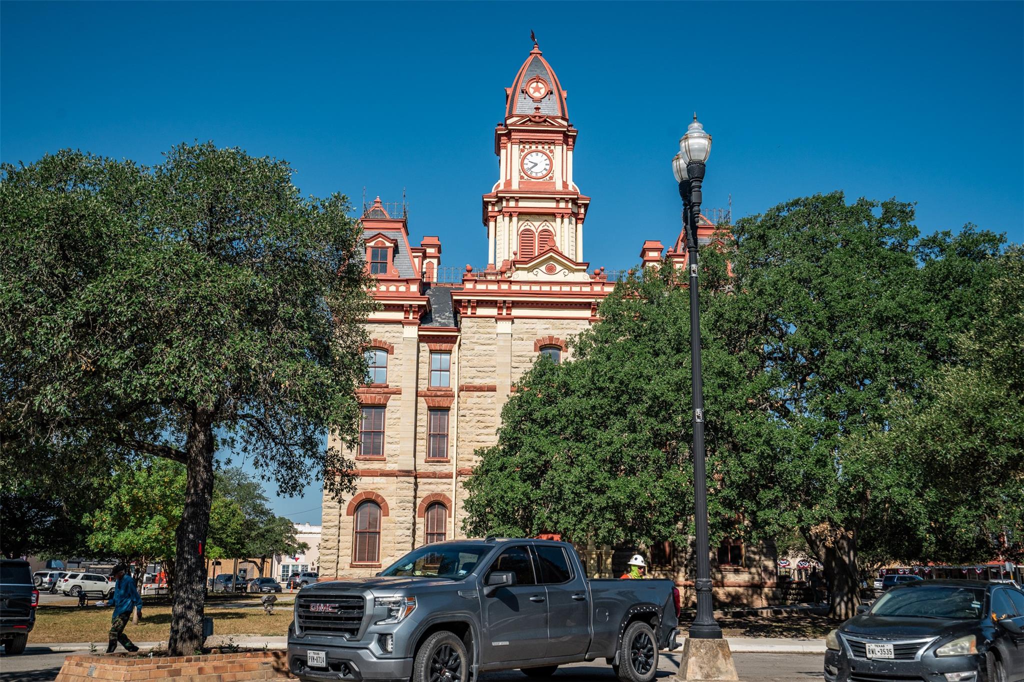 114 S Commerce St, Lockhart, TX 78644