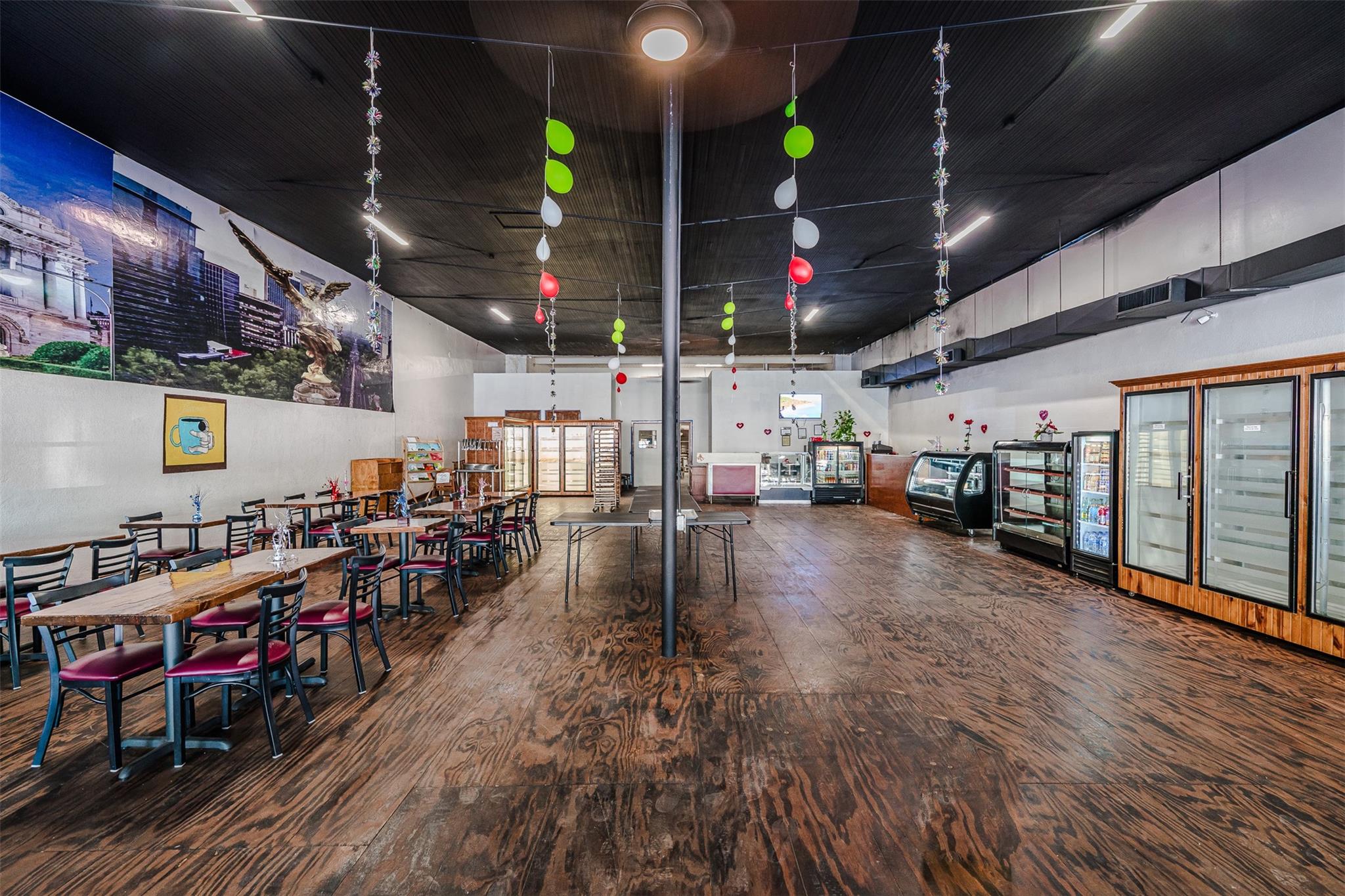 114 S Commerce St, Lockhart, TX 78644