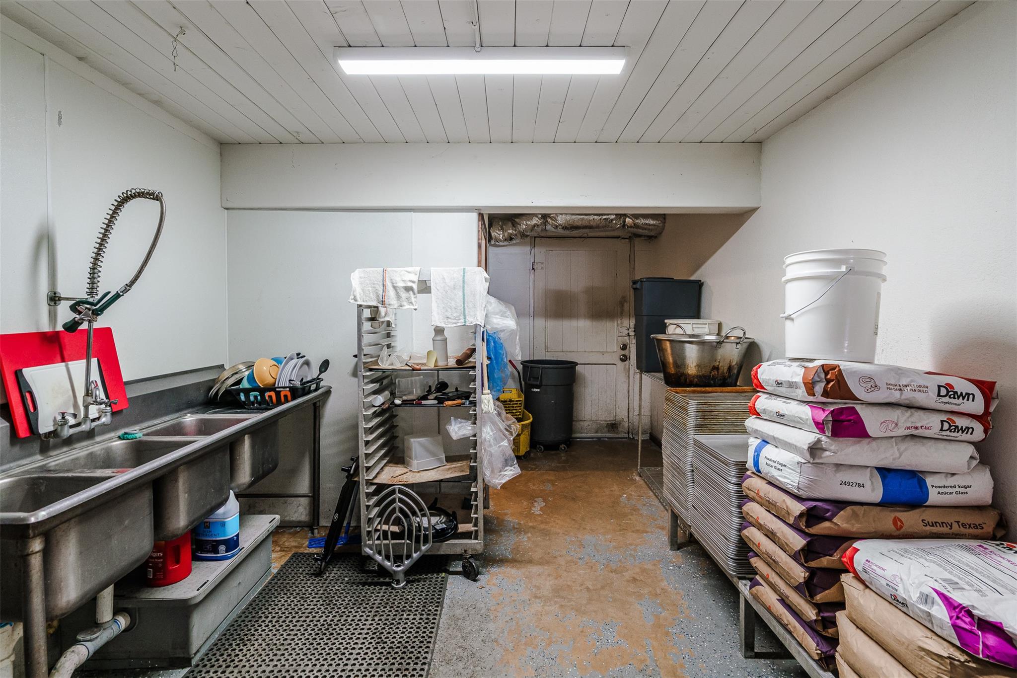 114 S Commerce St, Lockhart, TX 78644
