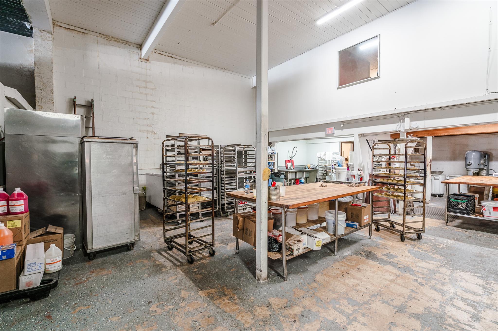 114 S Commerce St, Lockhart, TX 78644