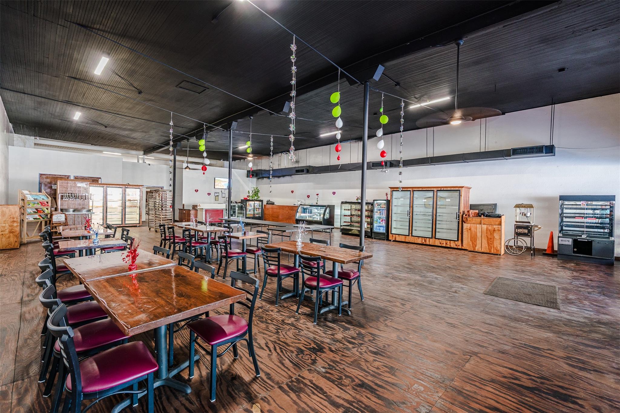 114 S Commerce St, Lockhart, TX 78644
