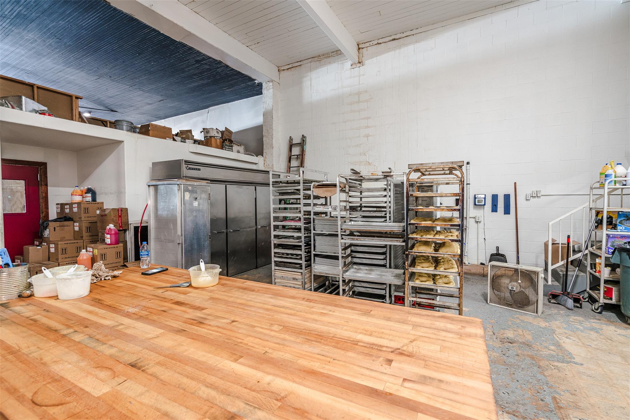 114 S Commerce St, Lockhart, TX 78644