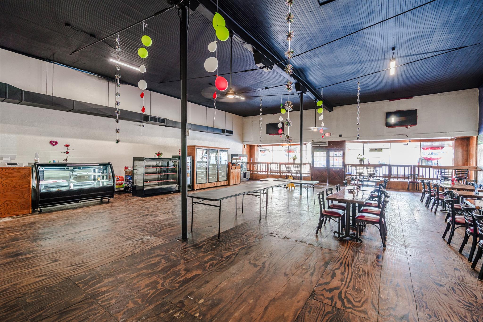 114 S Commerce St, Lockhart, TX 78644