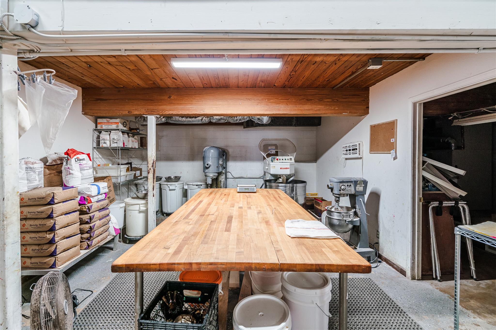 114 S Commerce St, Lockhart, TX 78644