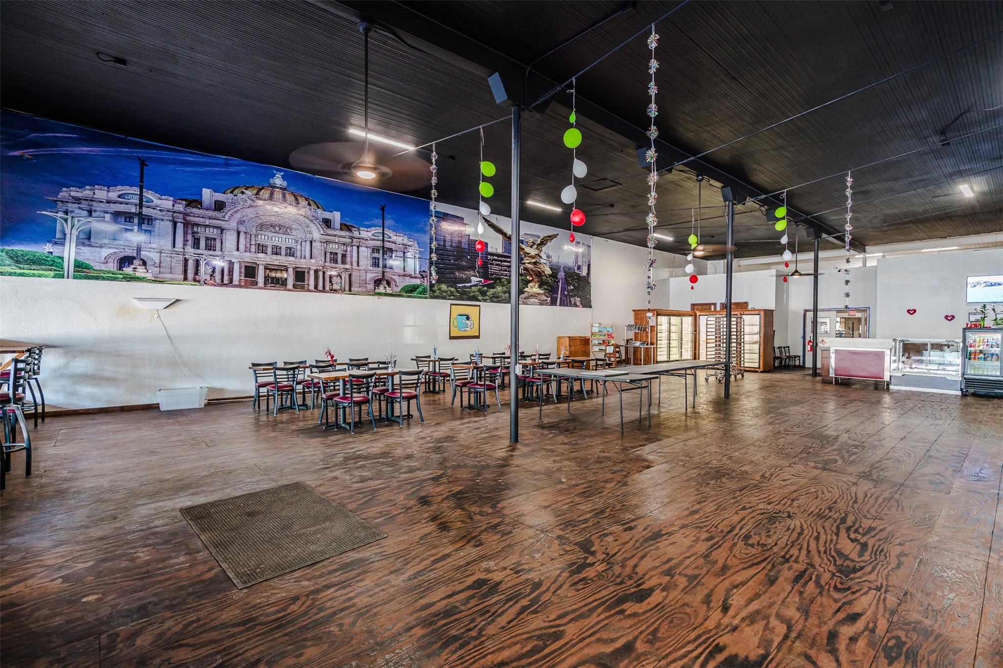 114 S Commerce St, Lockhart, TX 78644