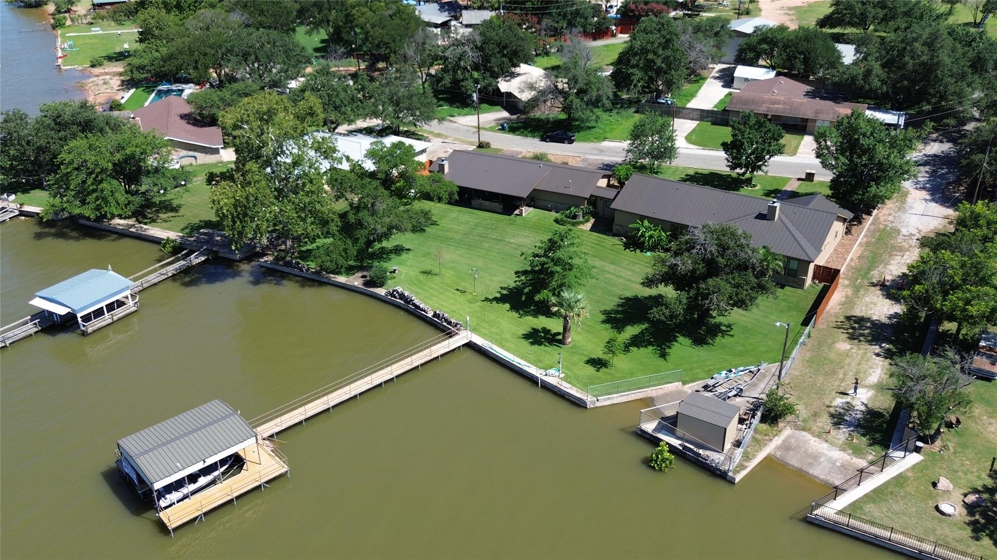 348 Carlson Cir, Buchanan Dam, TX 78609