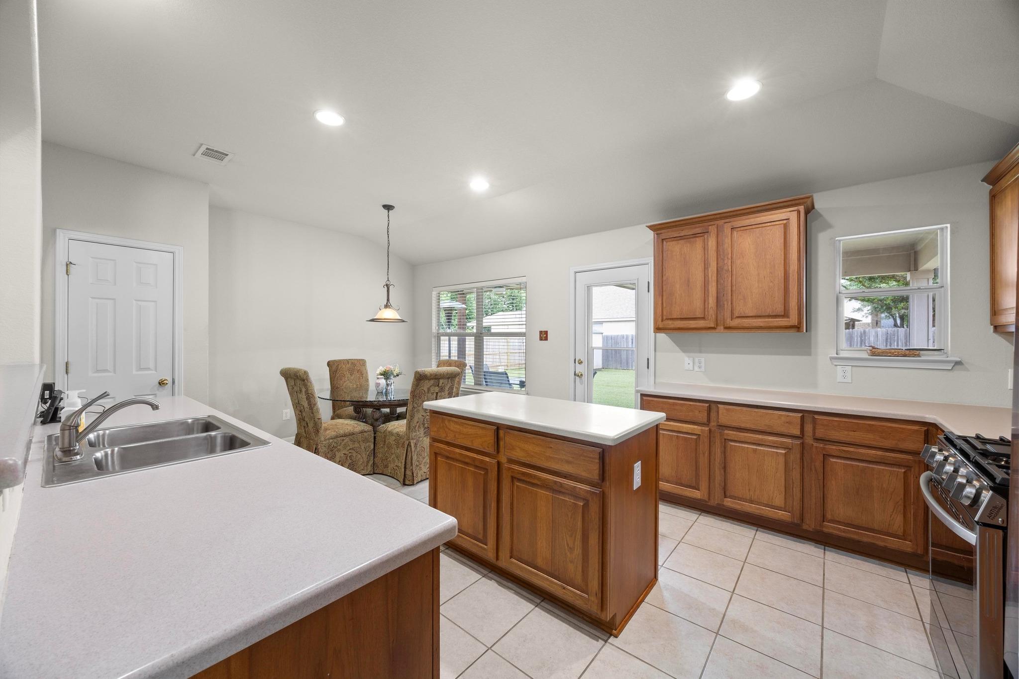 2801 Stirrup Cv, Leander, TX 78641