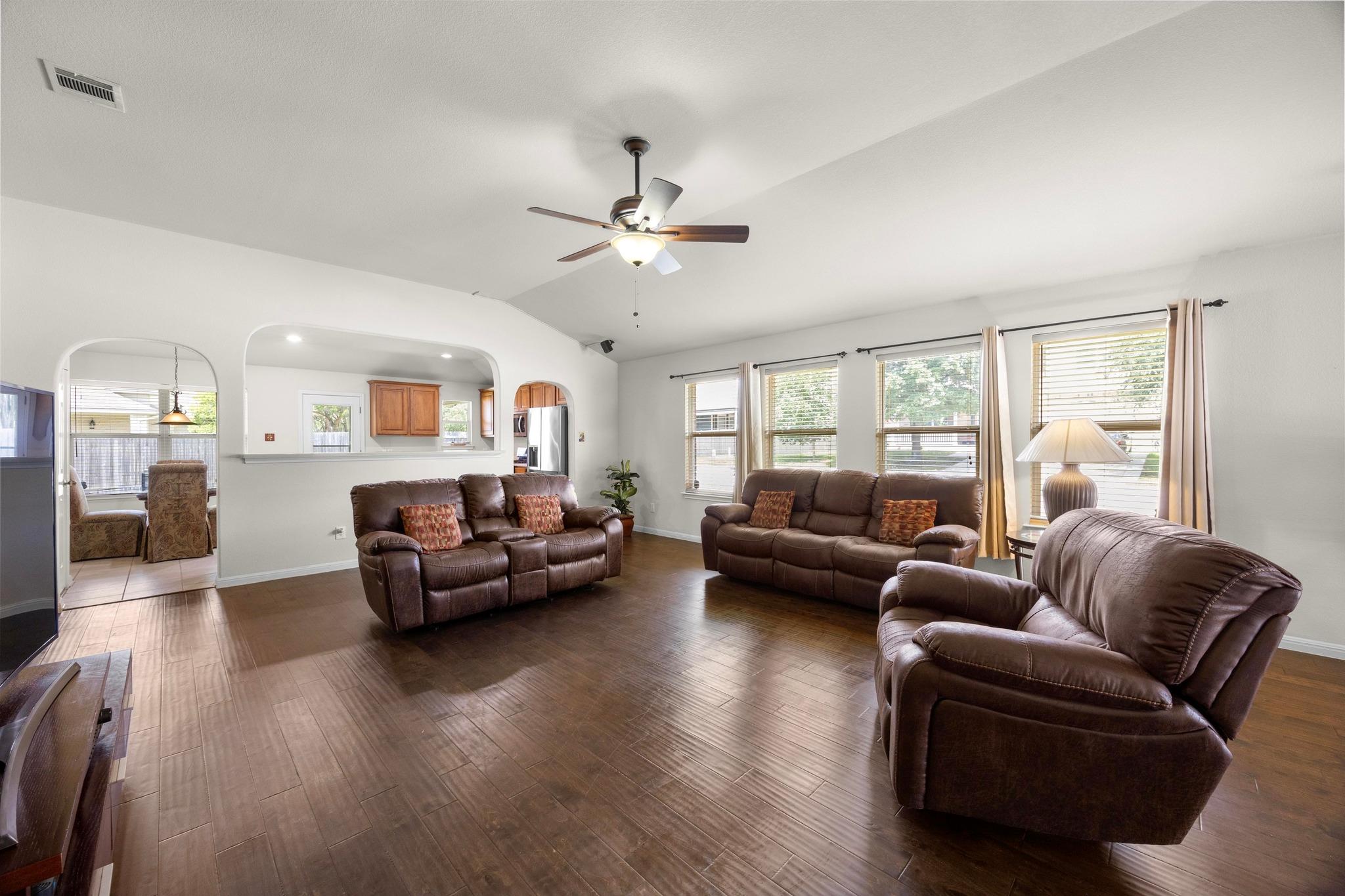 2801 Stirrup Cv, Leander, TX 78641