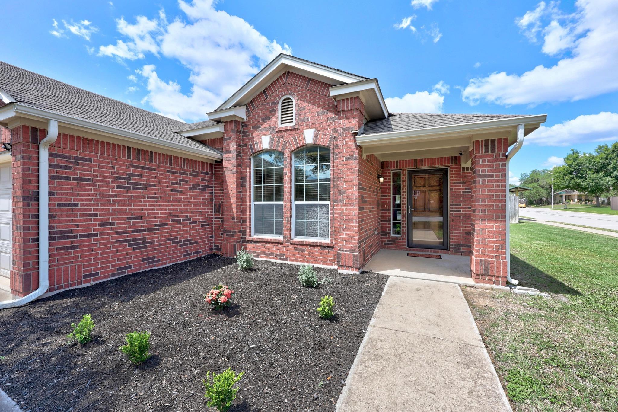 2801 Stirrup Cv, Leander, TX 78641