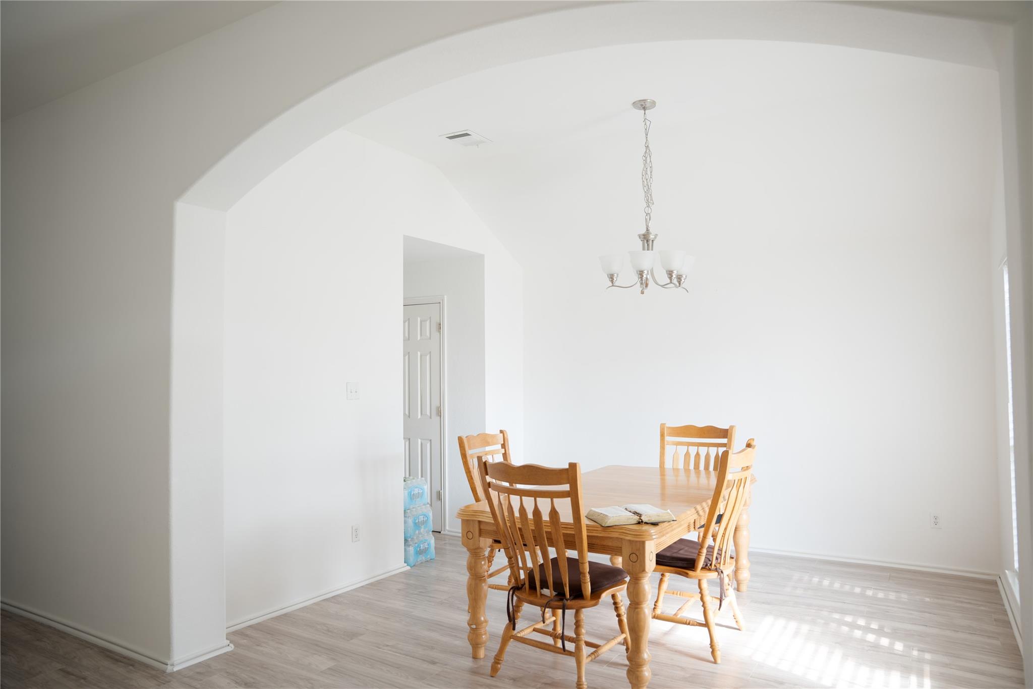 9305 Pioneer Forest Dr, Austin, TX 78744