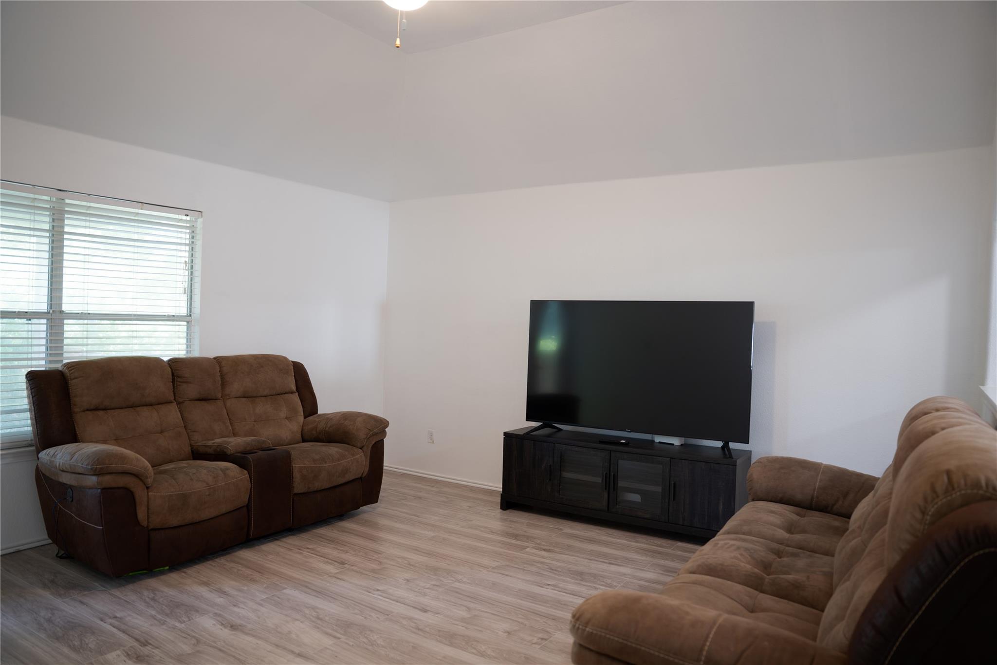 9305 Pioneer Forest Dr, Austin, TX 78744