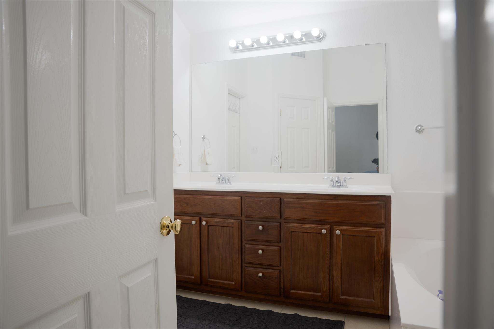 9305 Pioneer Forest Dr, Austin, TX 78744