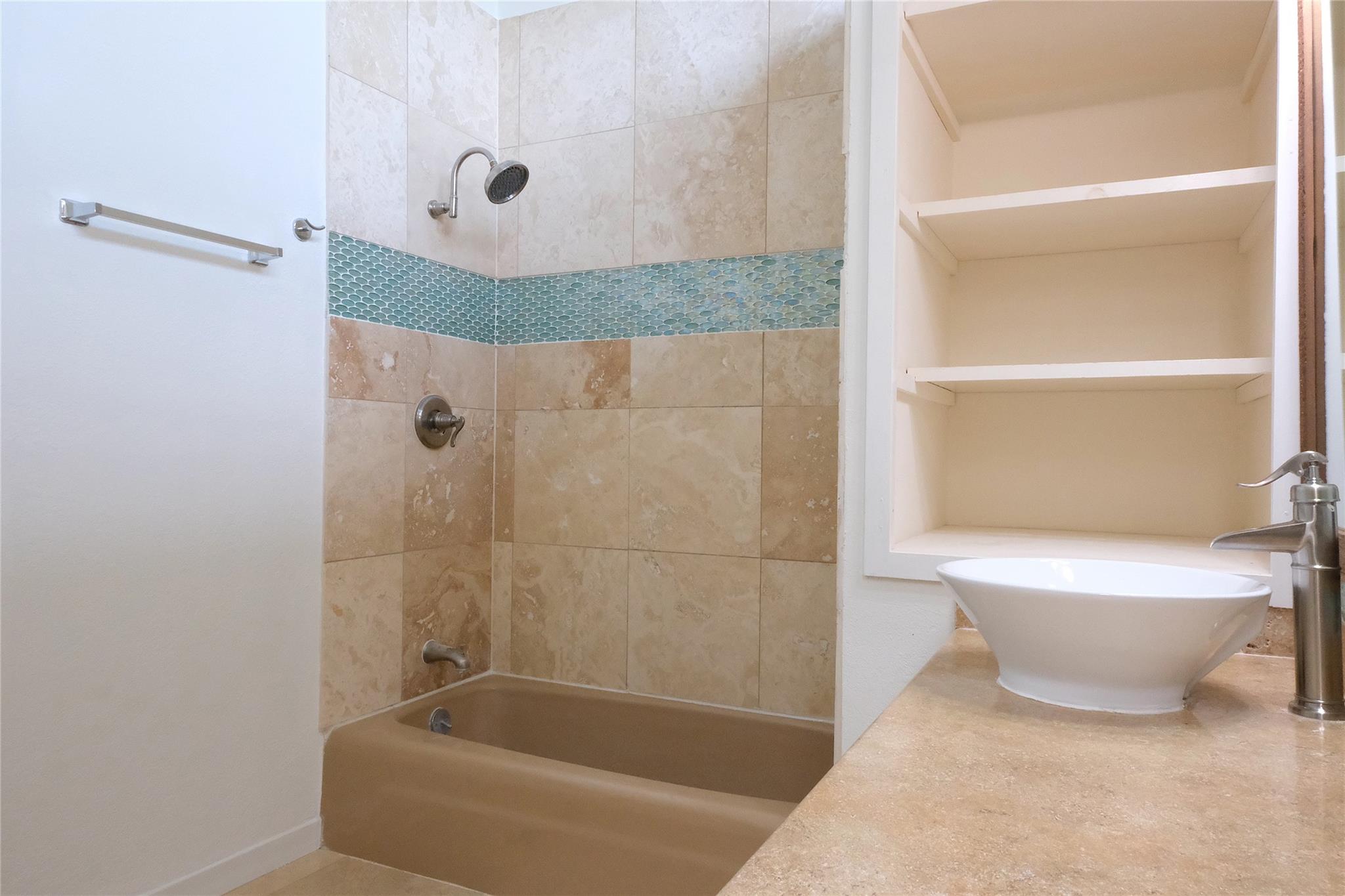 808 Vanguard St, Lakeway, TX 78734