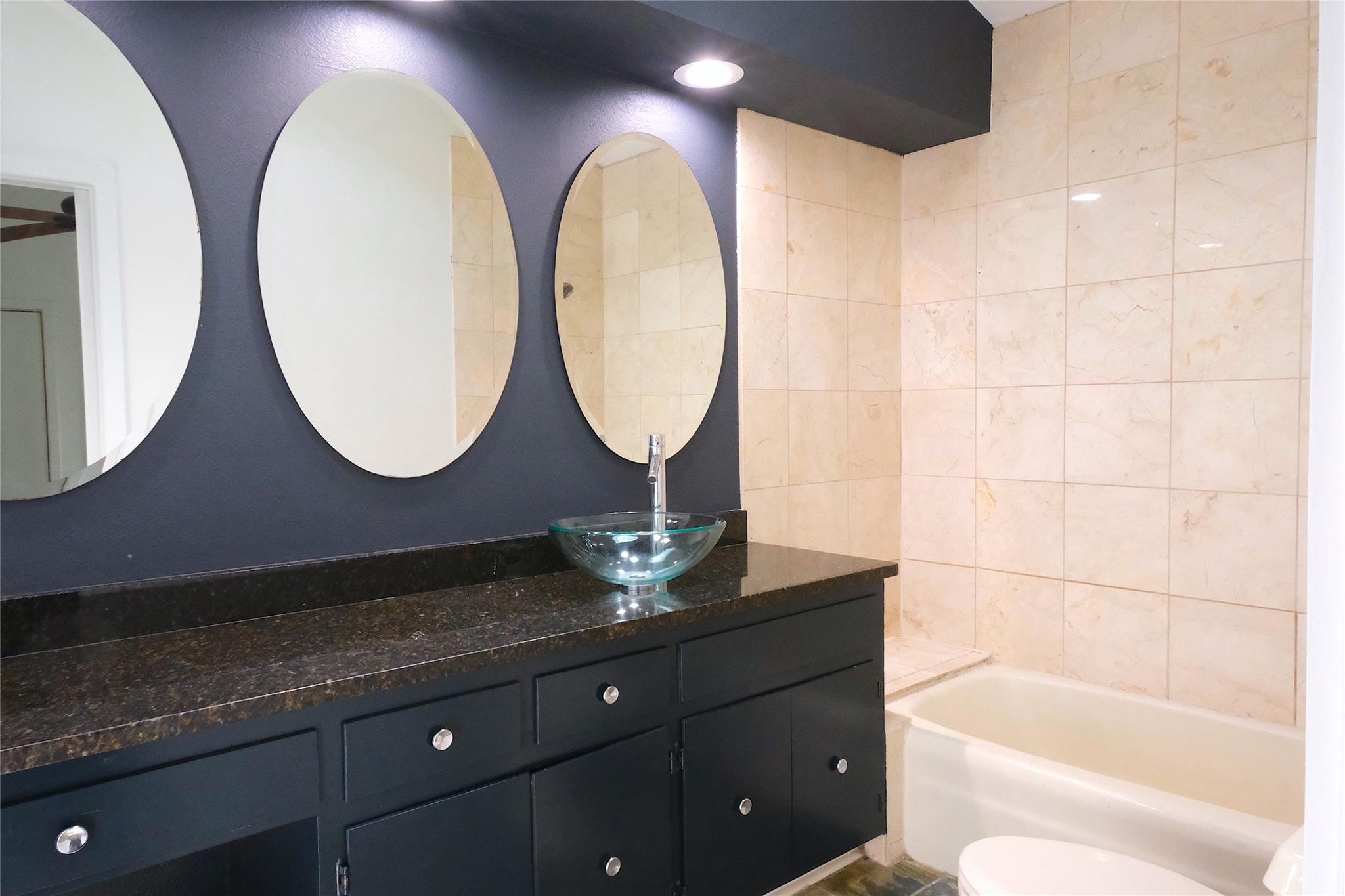 808 Vanguard St, Lakeway, TX 78734