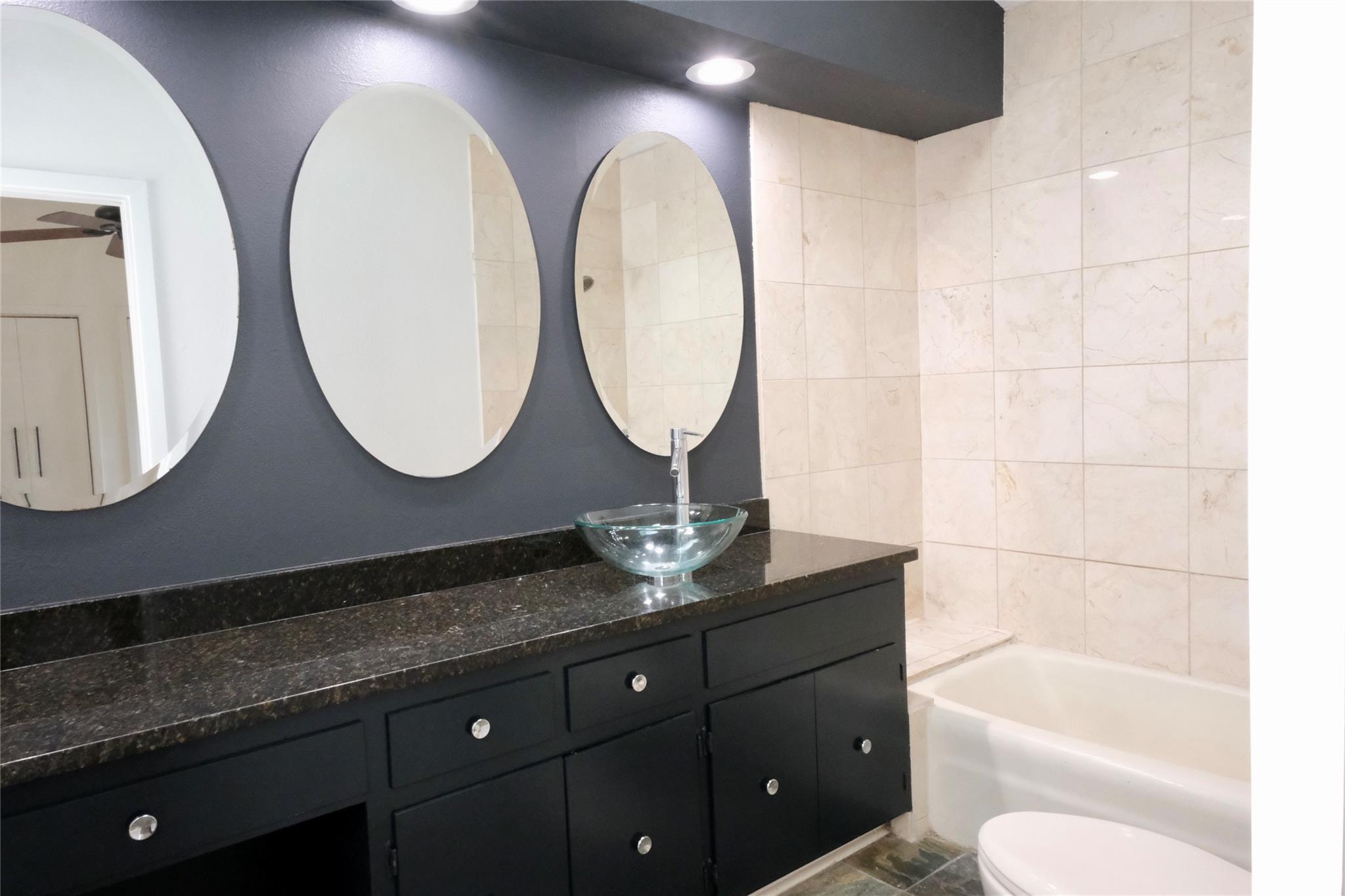 808 Vanguard St, Lakeway, TX 78734