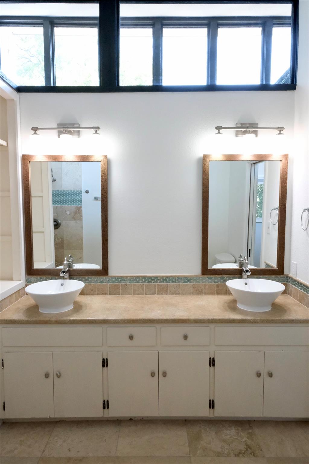 808 Vanguard St, Lakeway, TX 78734