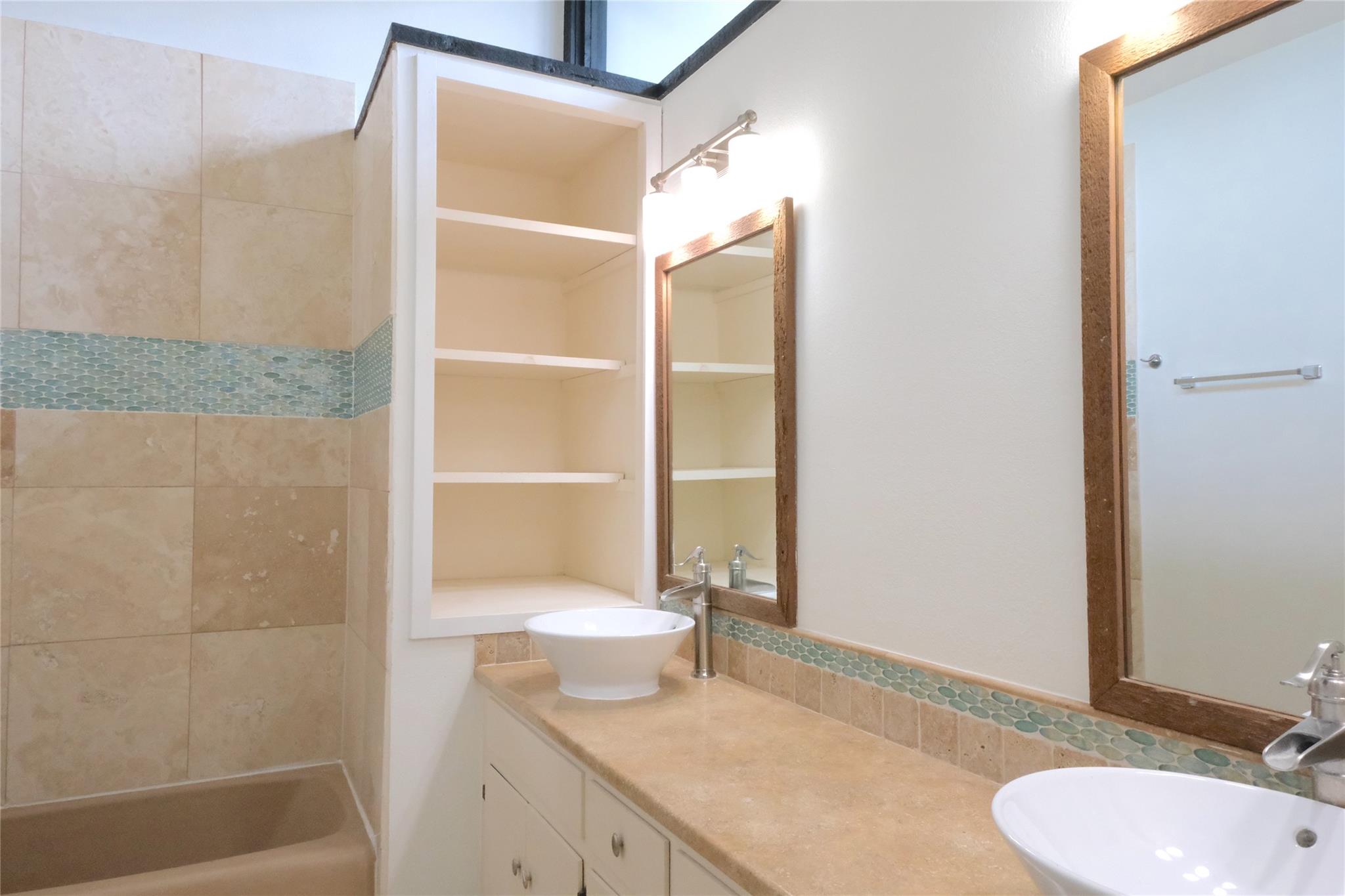 808 Vanguard St, Lakeway, TX 78734