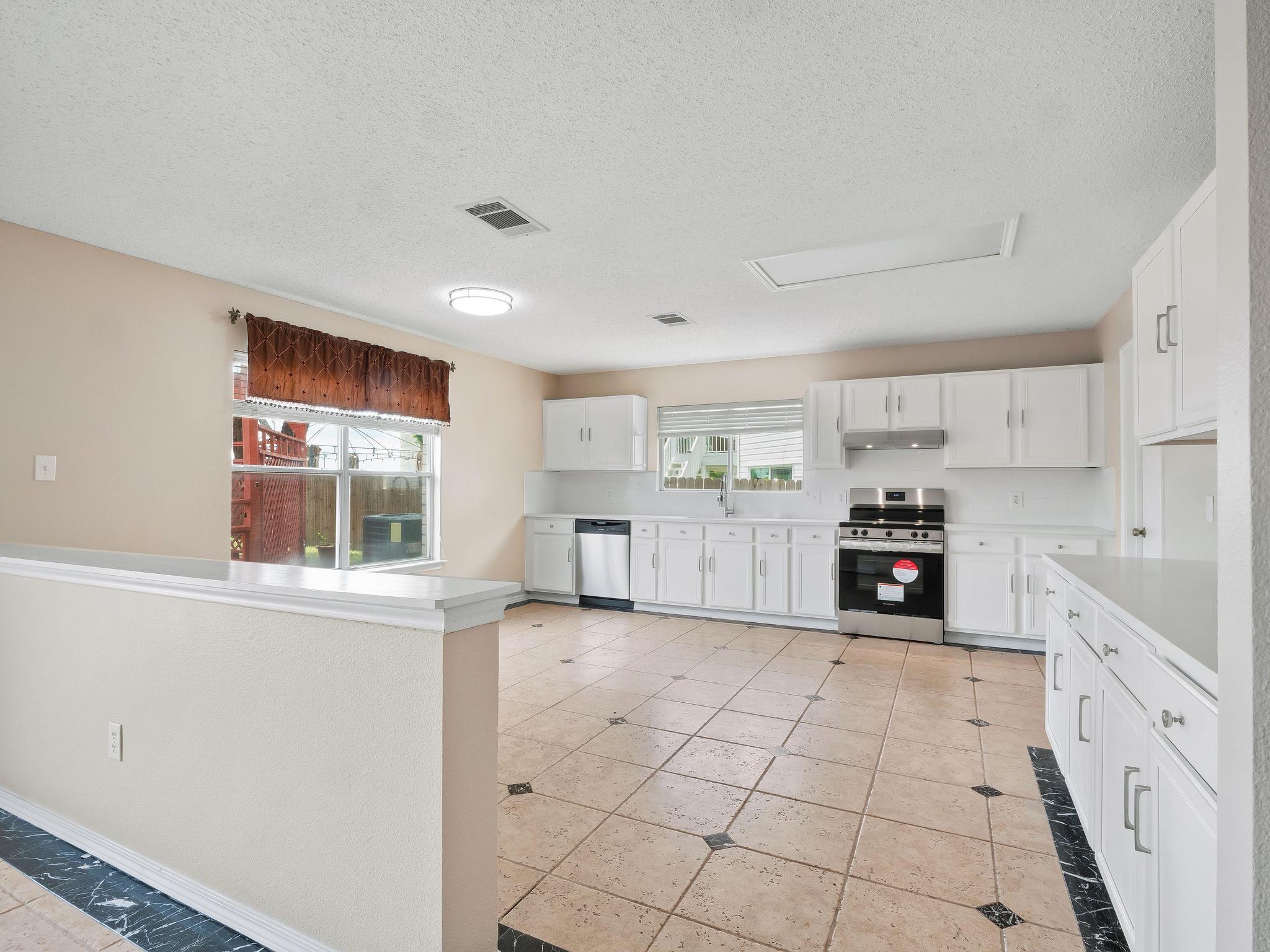 2727 High Point Dr, Round Rock, TX 78664