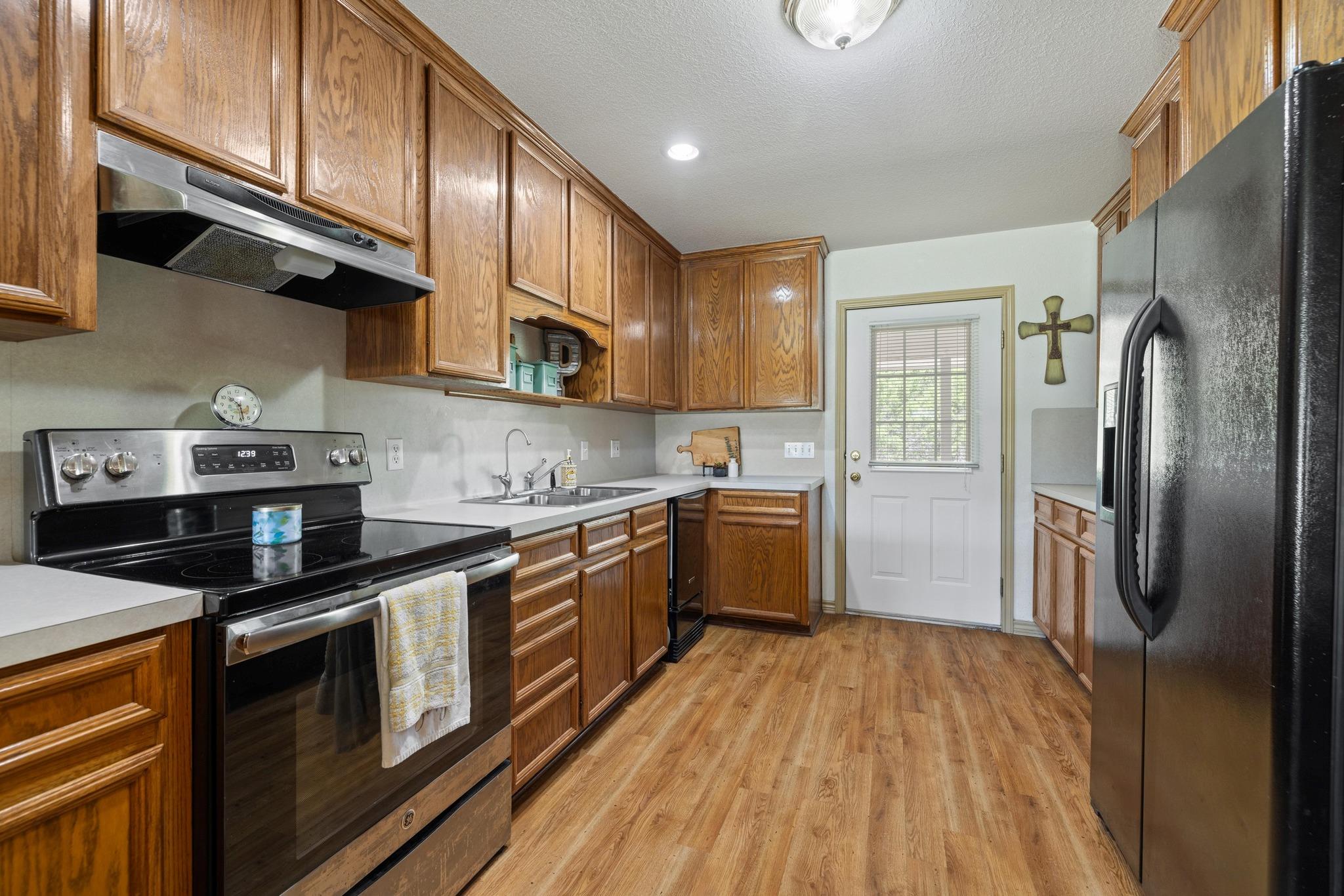 1201 County Road 229, Florence, TX 76527