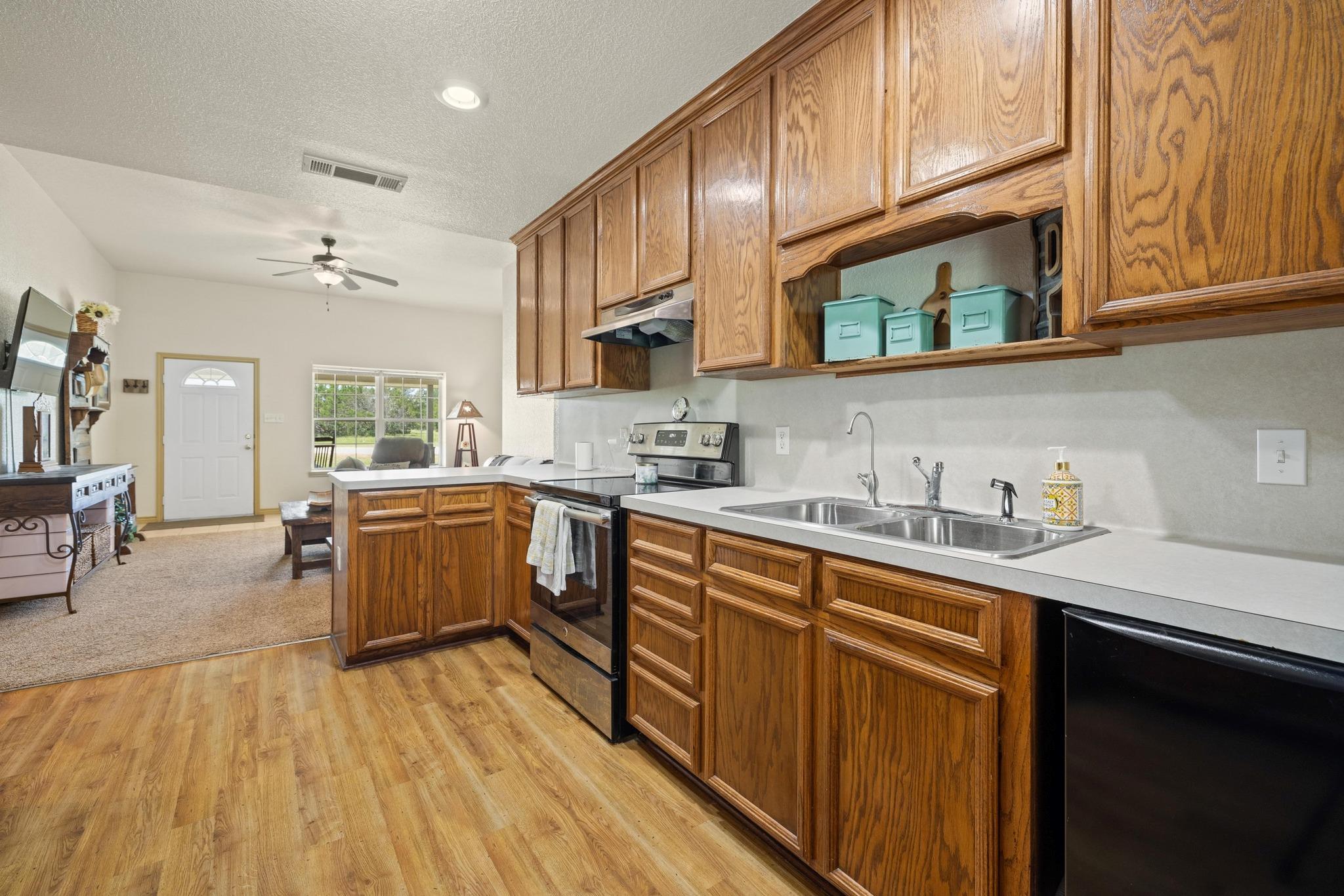 1201 County Road 229, Florence, TX 76527