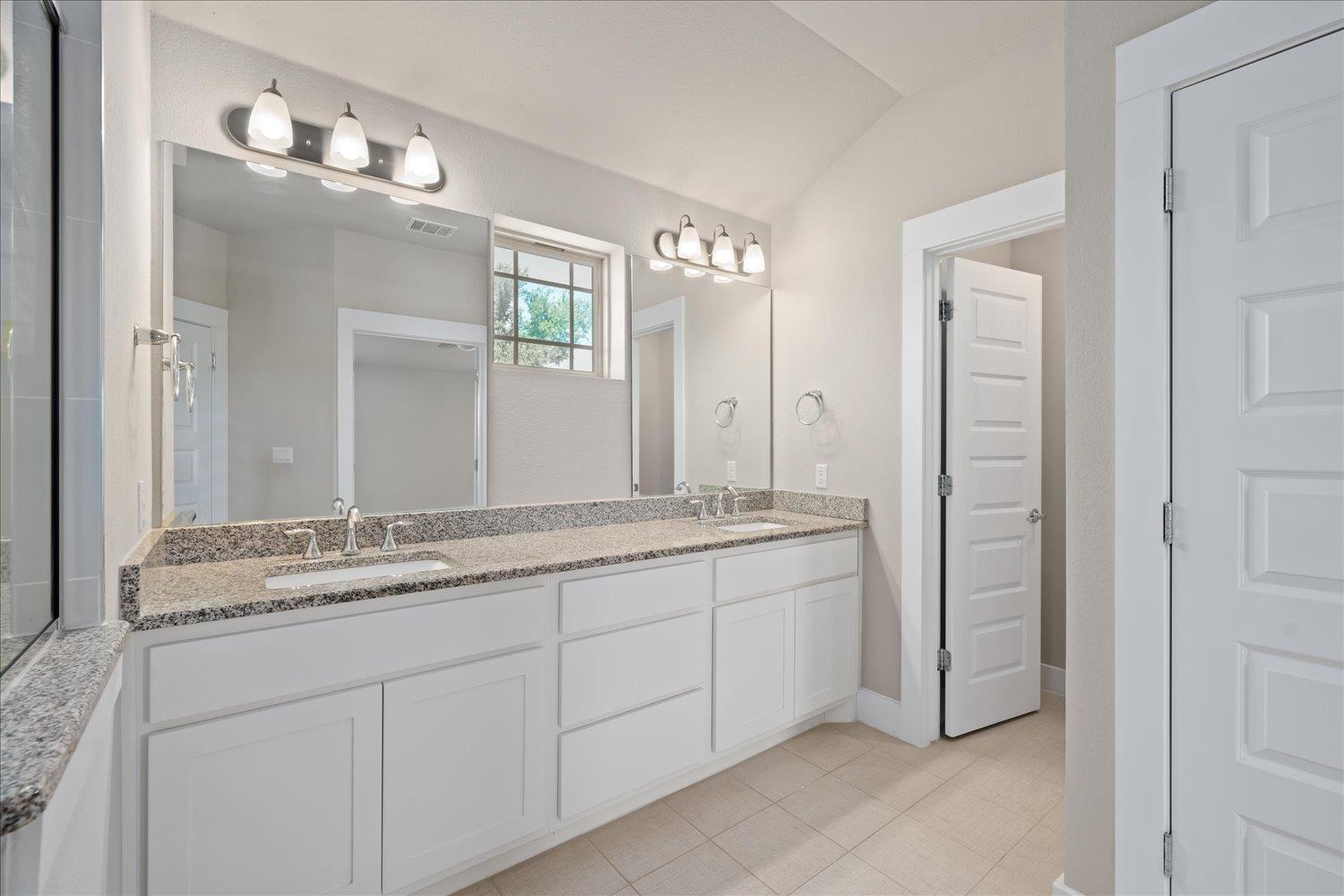 9305 McKnight Loop # 4, Austin, TX 78717