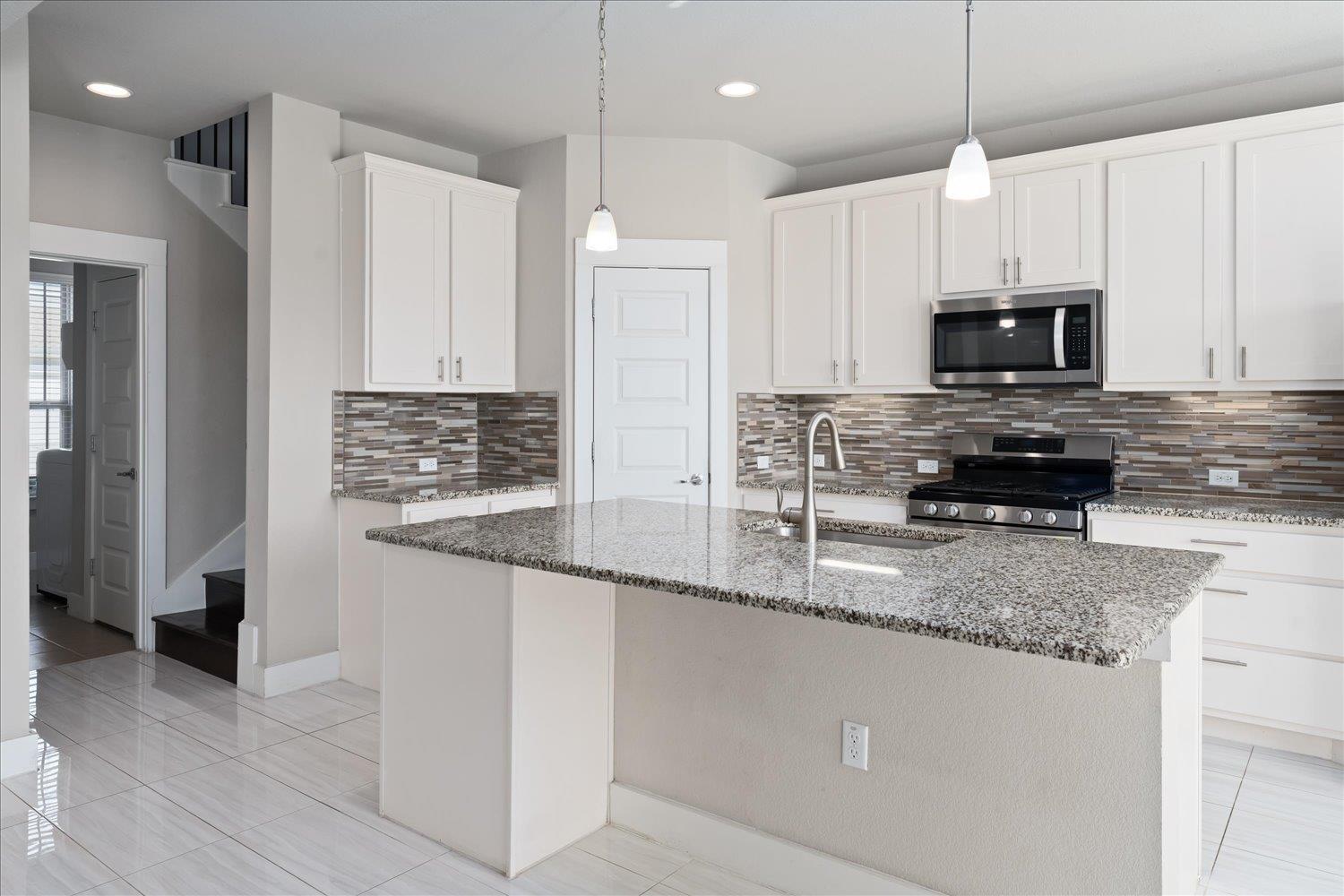 9305 McKnight Loop # 4, Austin, TX 78717