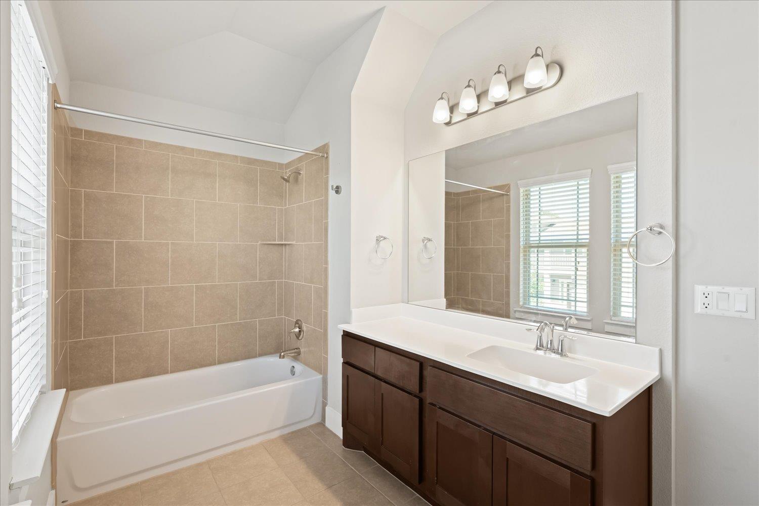 9305 McKnight Loop # 4, Austin, TX 78717