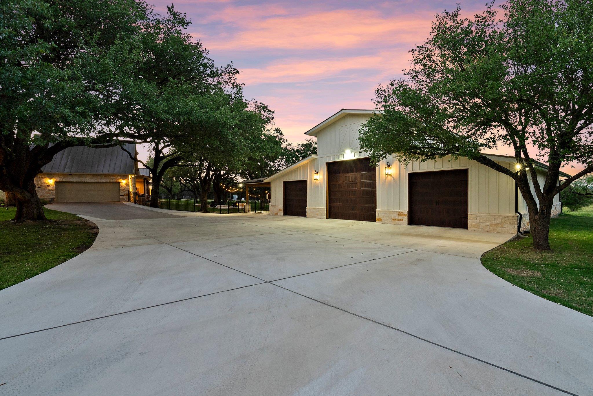 100 Painted Horse Trl, Burnet, TX 78611