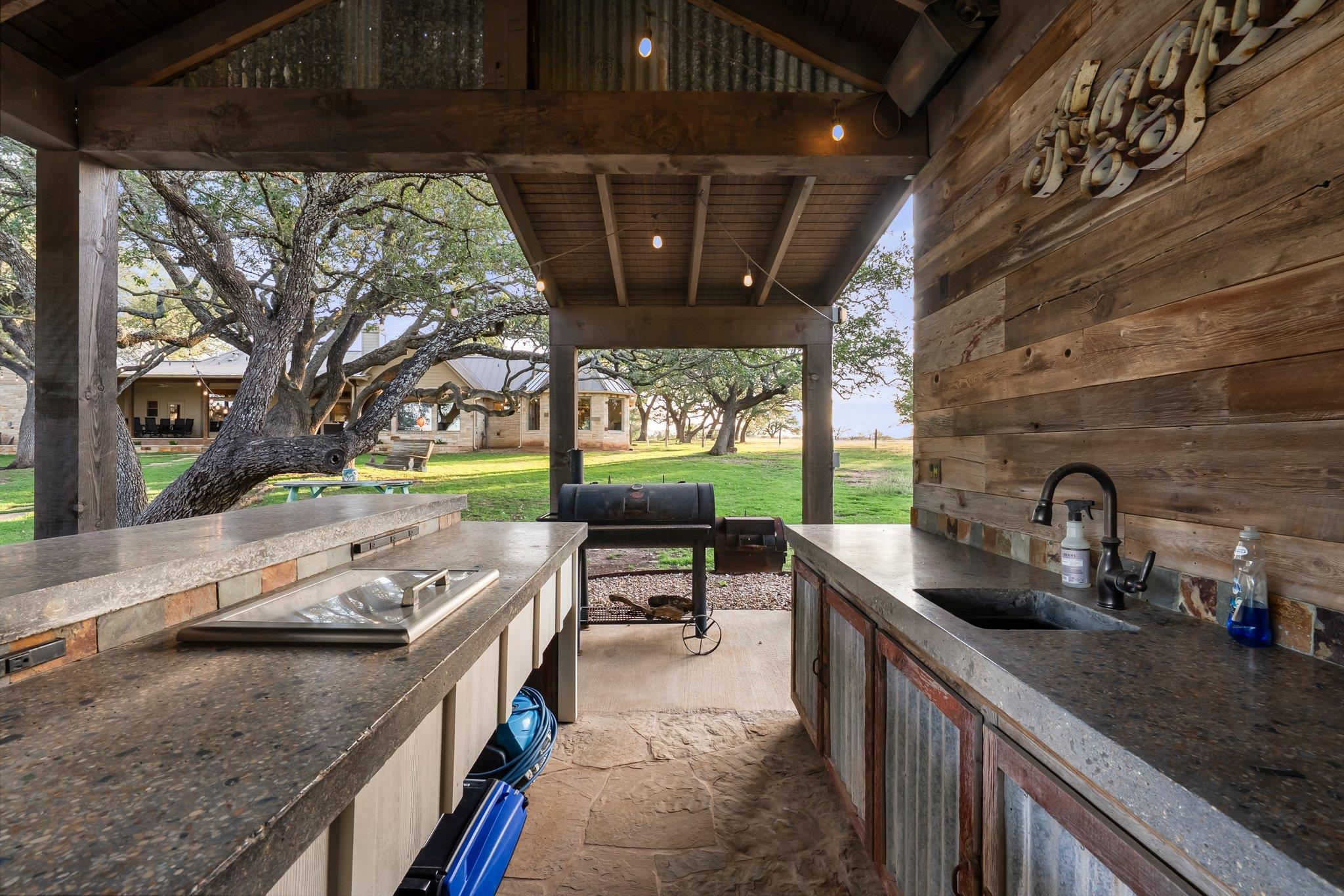 100 Painted Horse Trl, Burnet, TX 78611