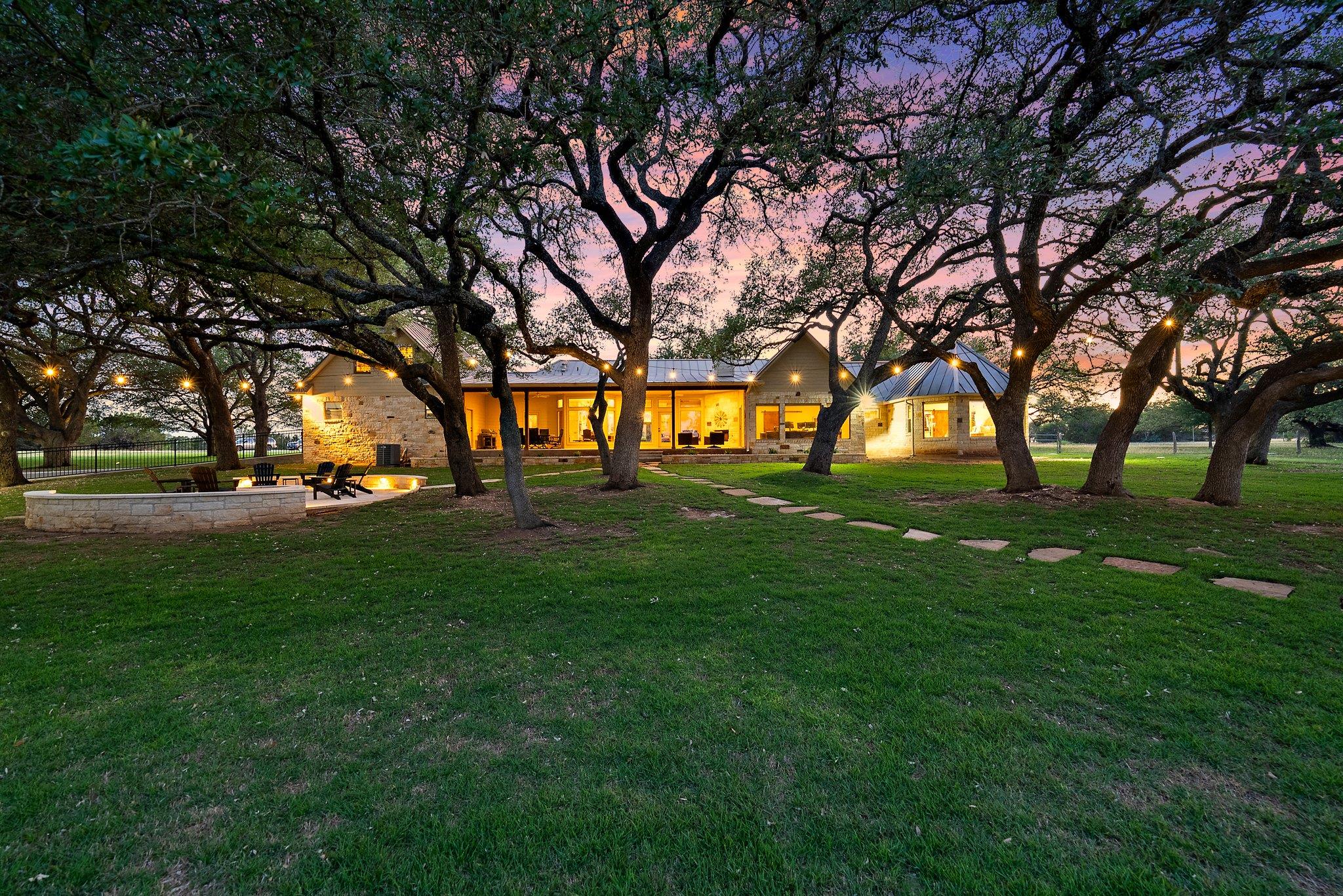 100 Painted Horse Trl, Burnet, TX 78611