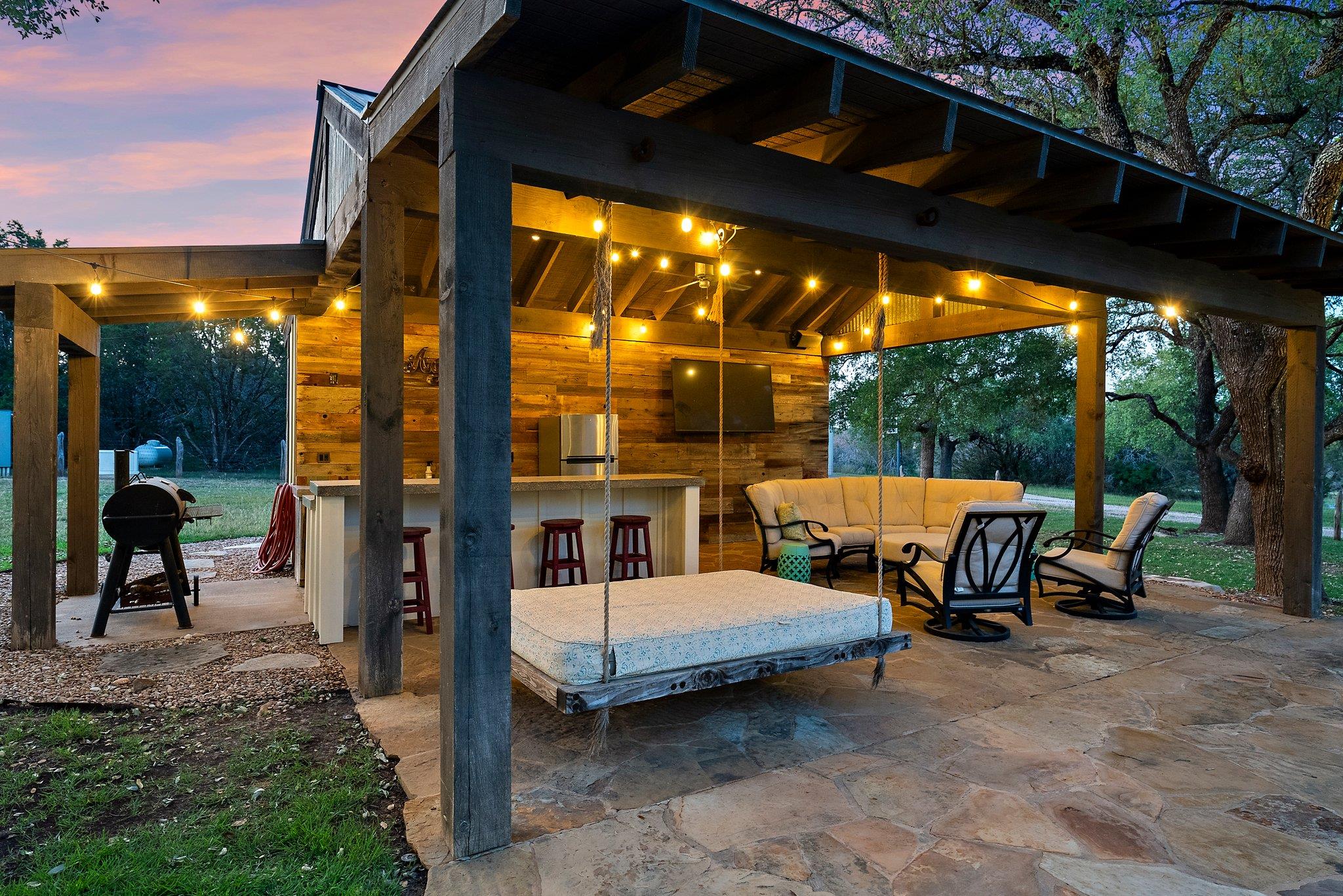 100 Painted Horse Trl, Burnet, TX 78611