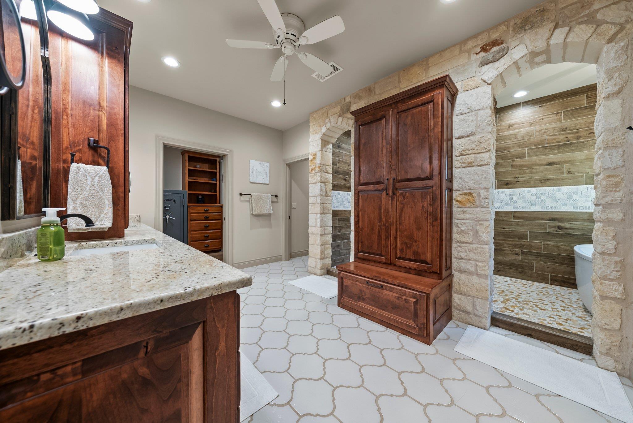 100 Painted Horse Trl, Burnet, TX 78611