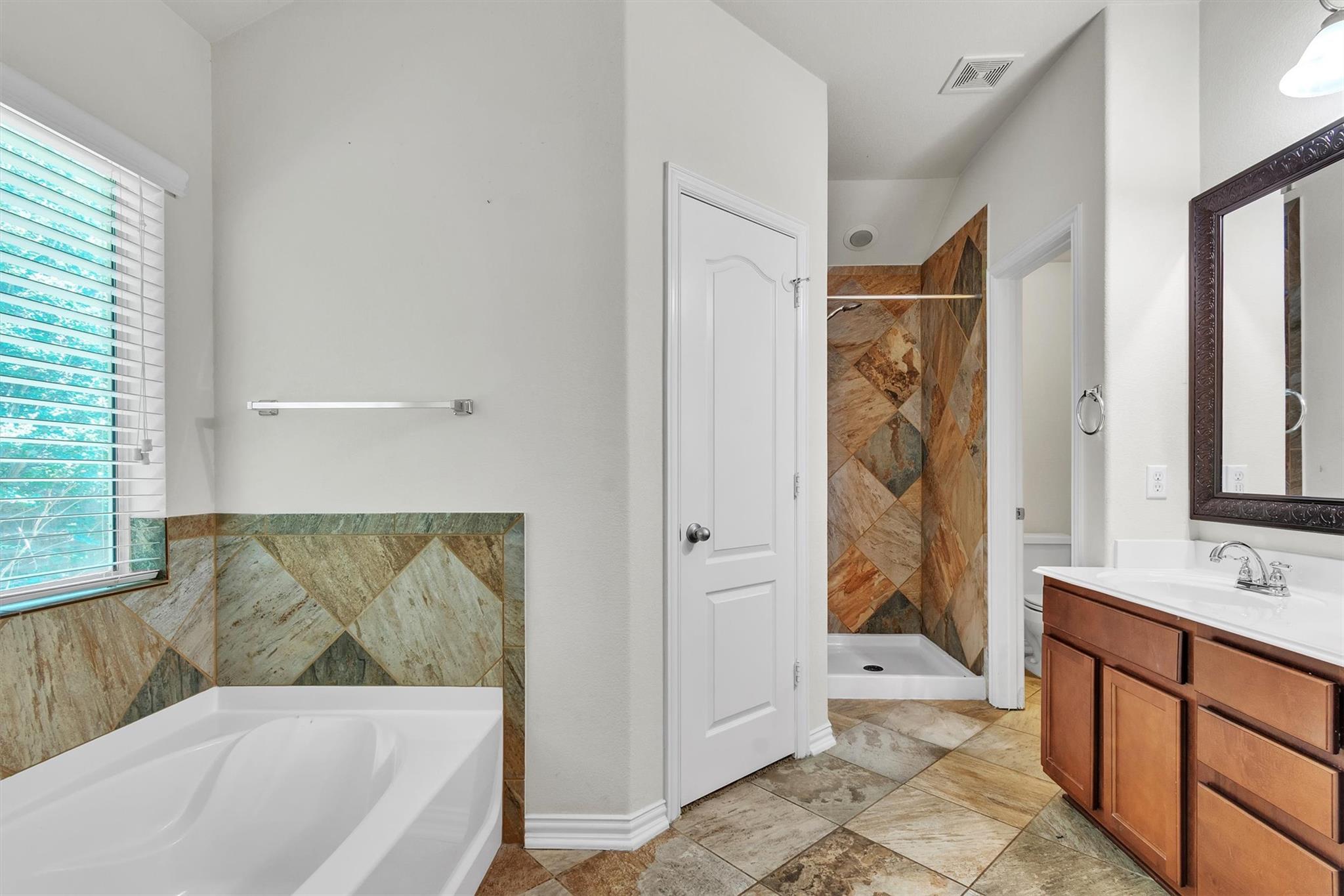 204 Chickadee Ln, Leander, TX 78641