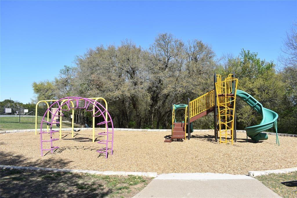 204 Chickadee Ln, Leander, TX 78641