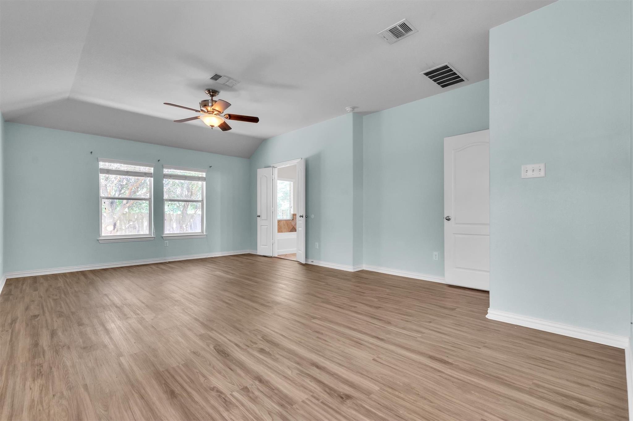 204 Chickadee Ln, Leander, TX 78641