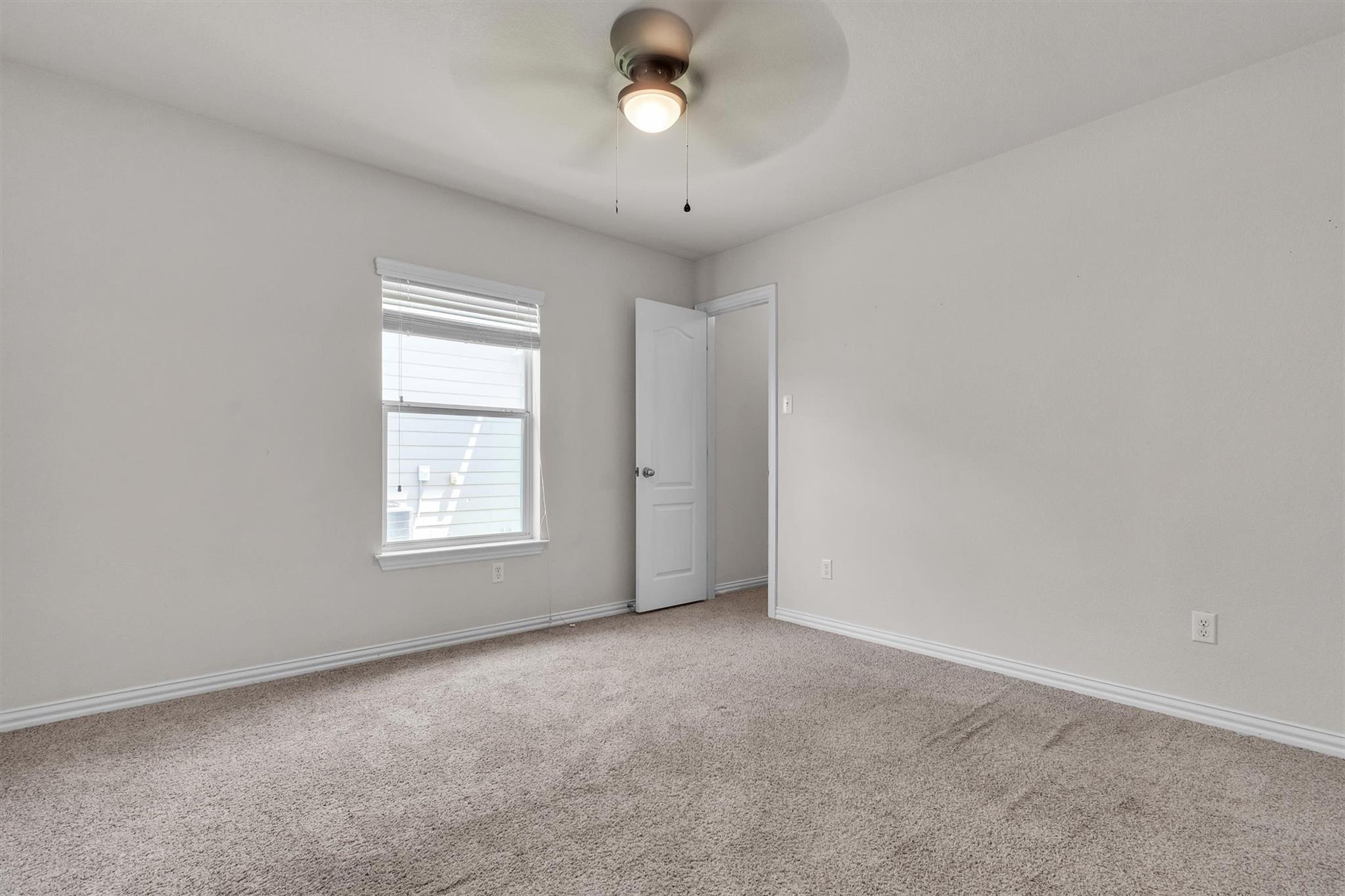 204 Chickadee Ln, Leander, TX 78641