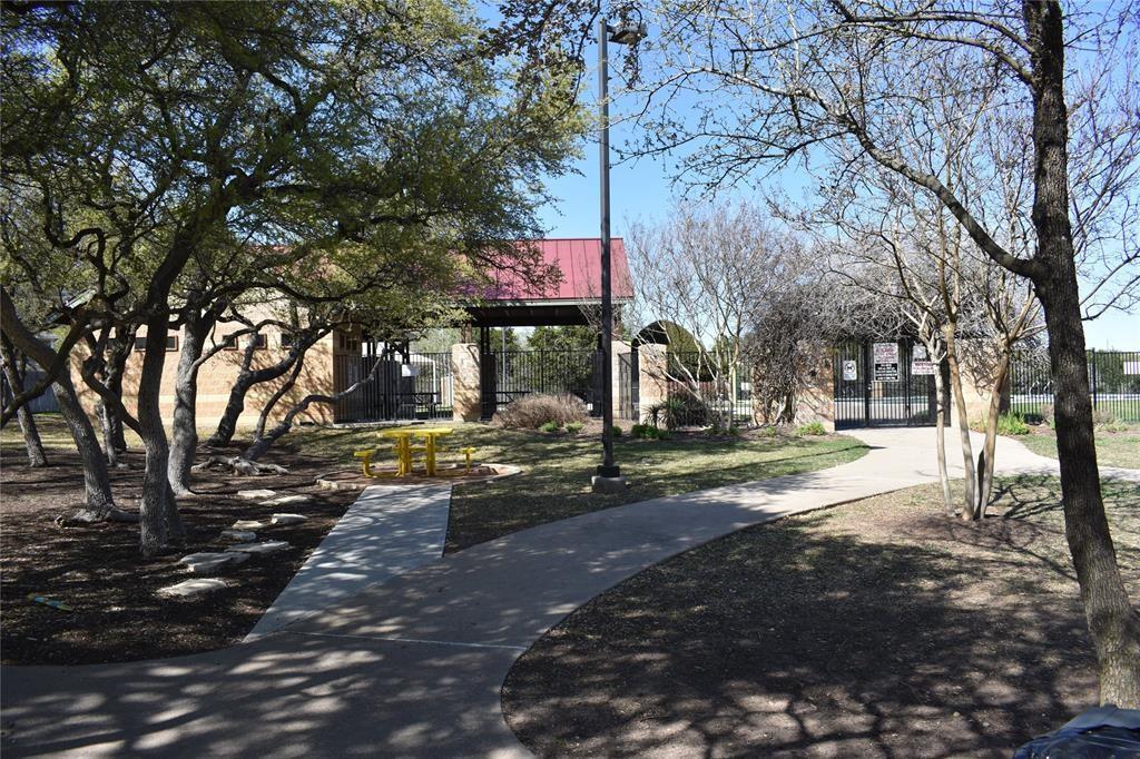 204 Chickadee Ln, Leander, TX 78641