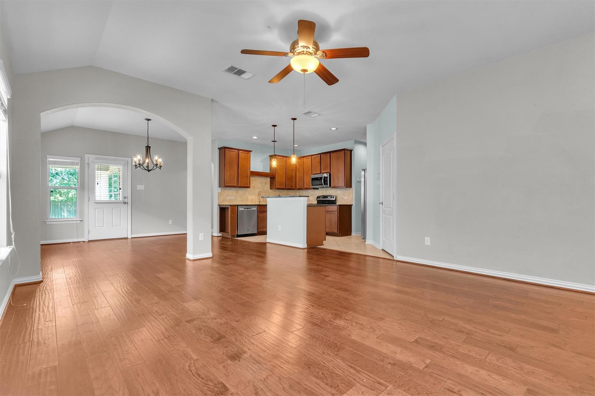 204 Chickadee Ln, Leander, TX 78641