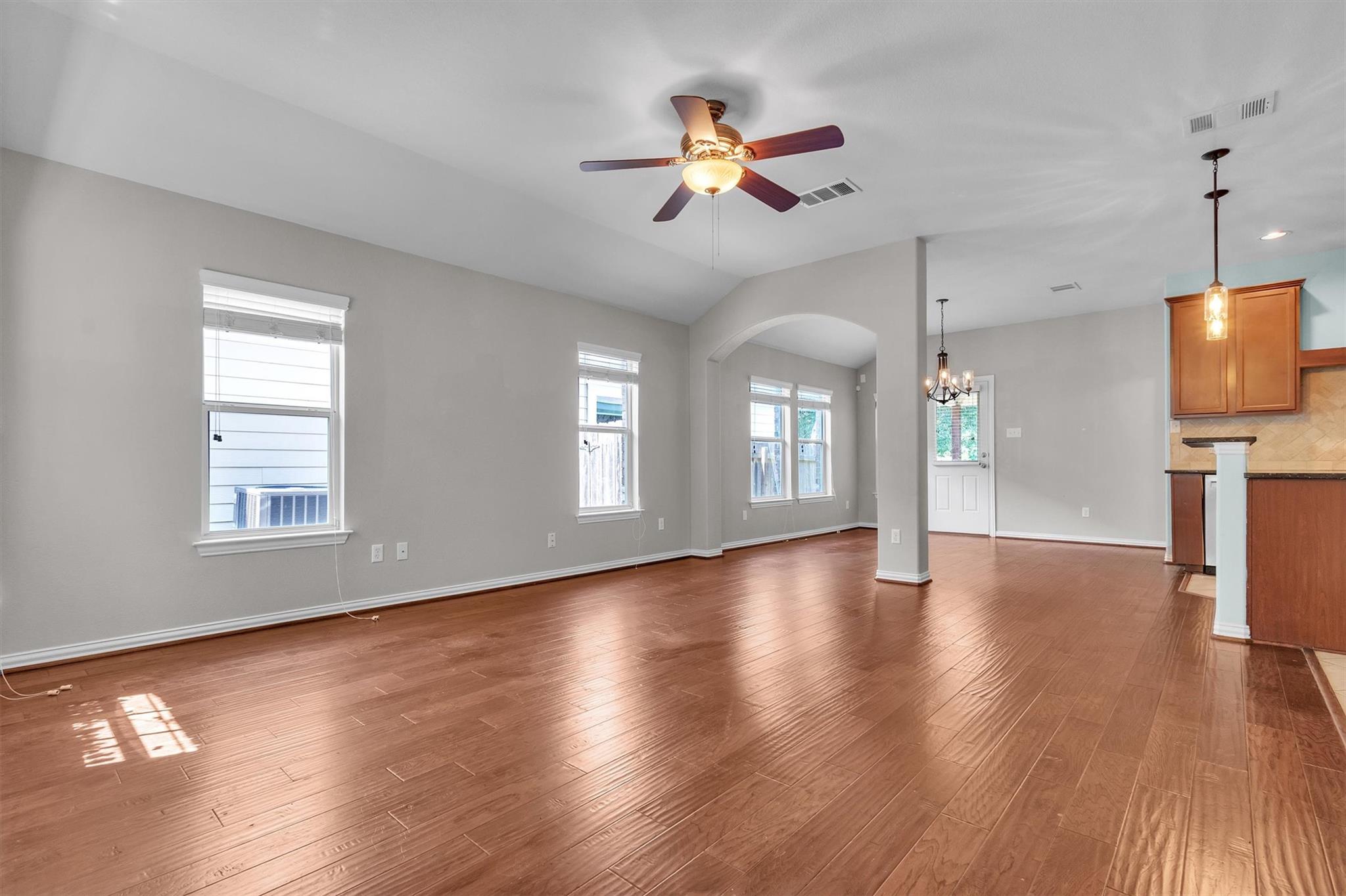 204 Chickadee Ln, Leander, TX 78641