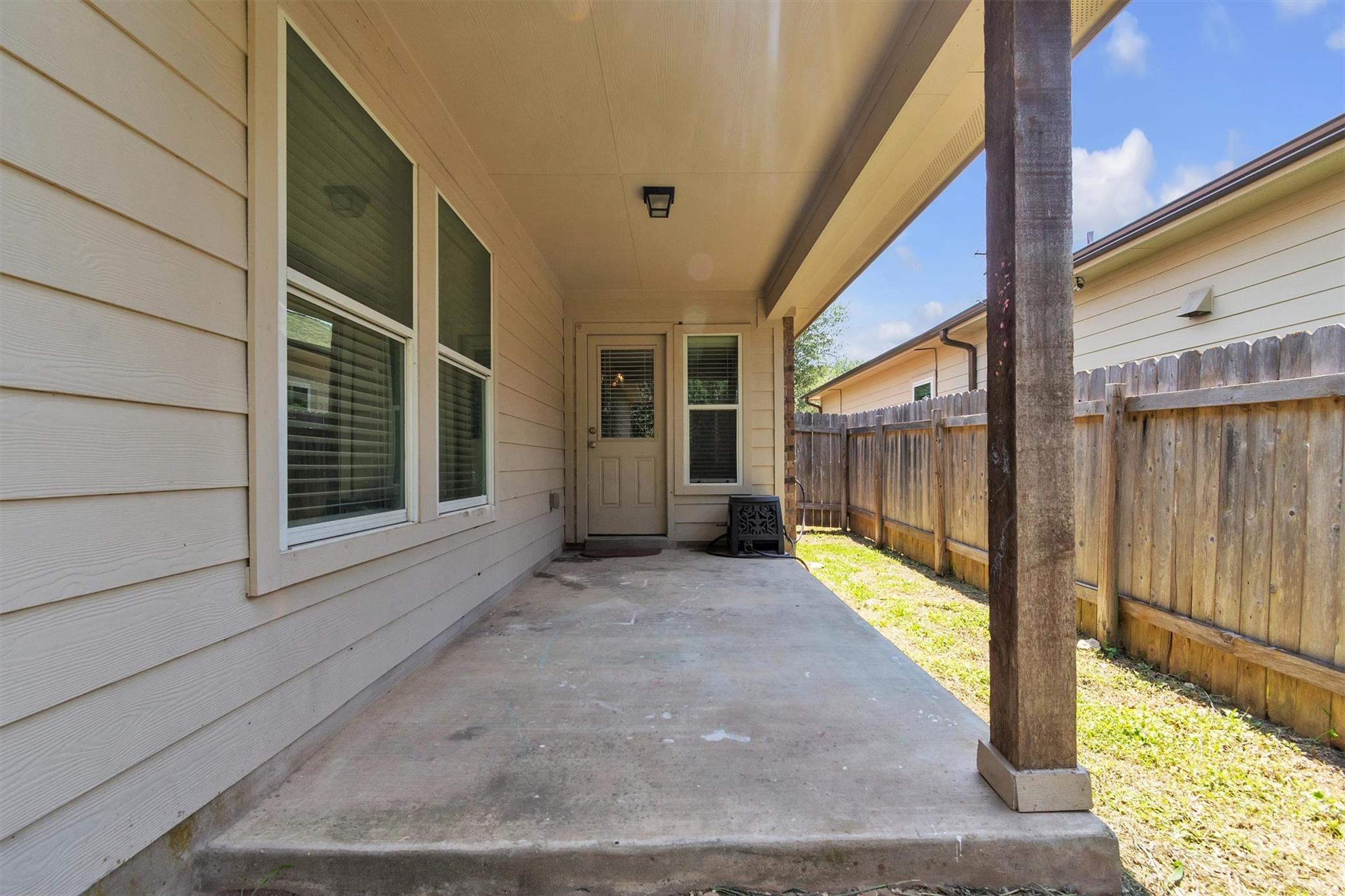 204 Chickadee Ln, Leander, TX 78641