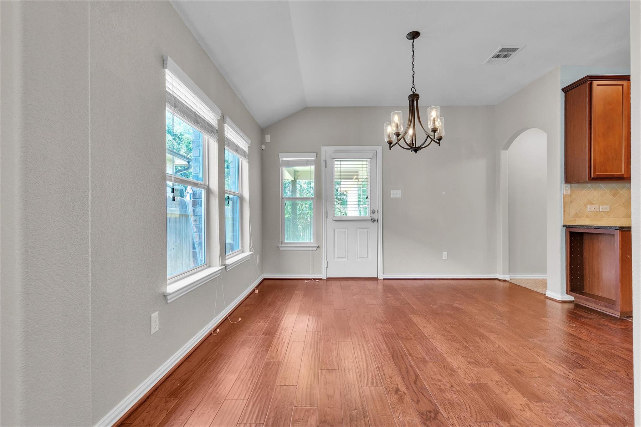 204 Chickadee Ln, Leander, TX 78641