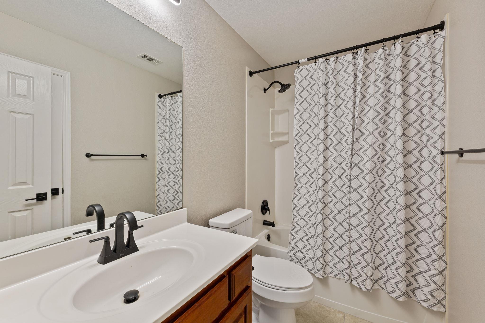 1129 Wigwam Dr, Leander, TX 78641