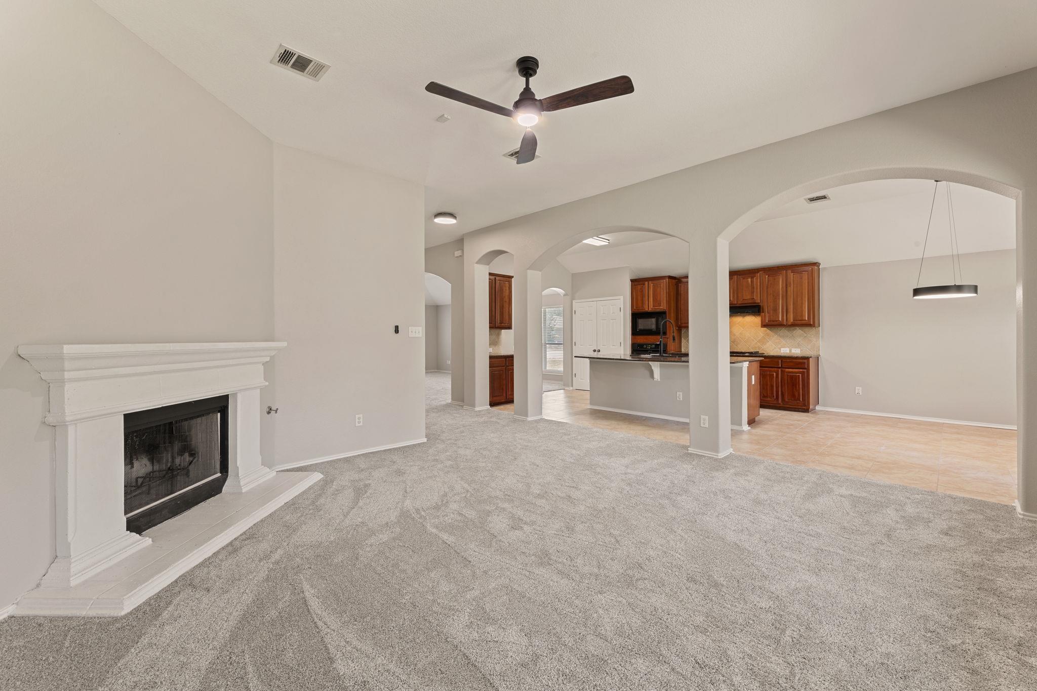 1129 Wigwam Dr, Leander, TX 78641