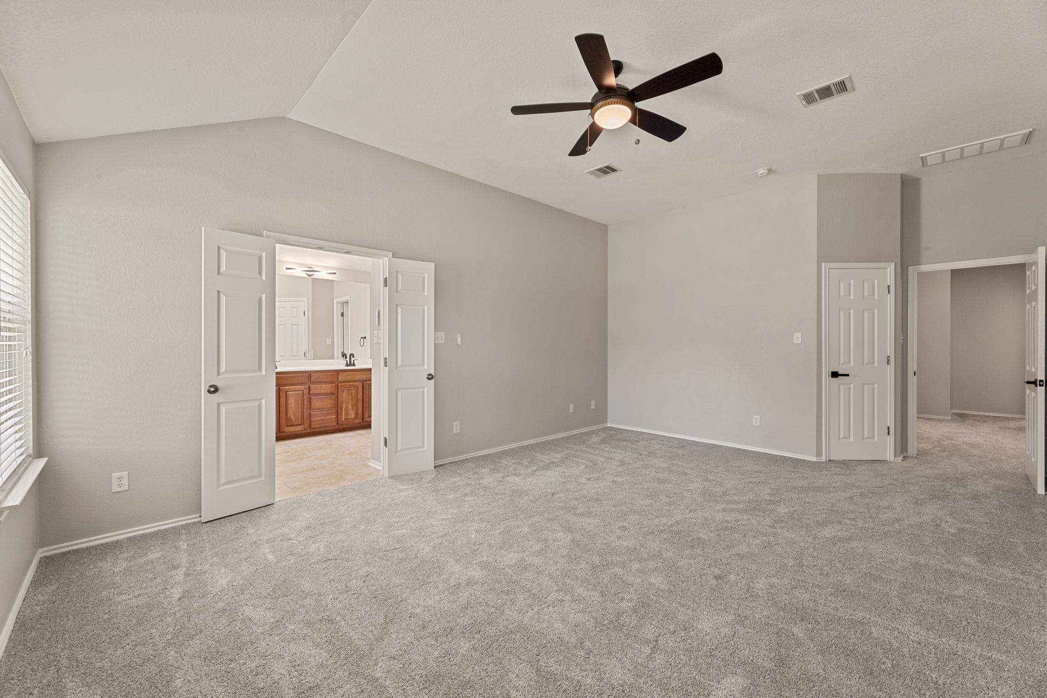 1129 Wigwam Dr, Leander, TX 78641