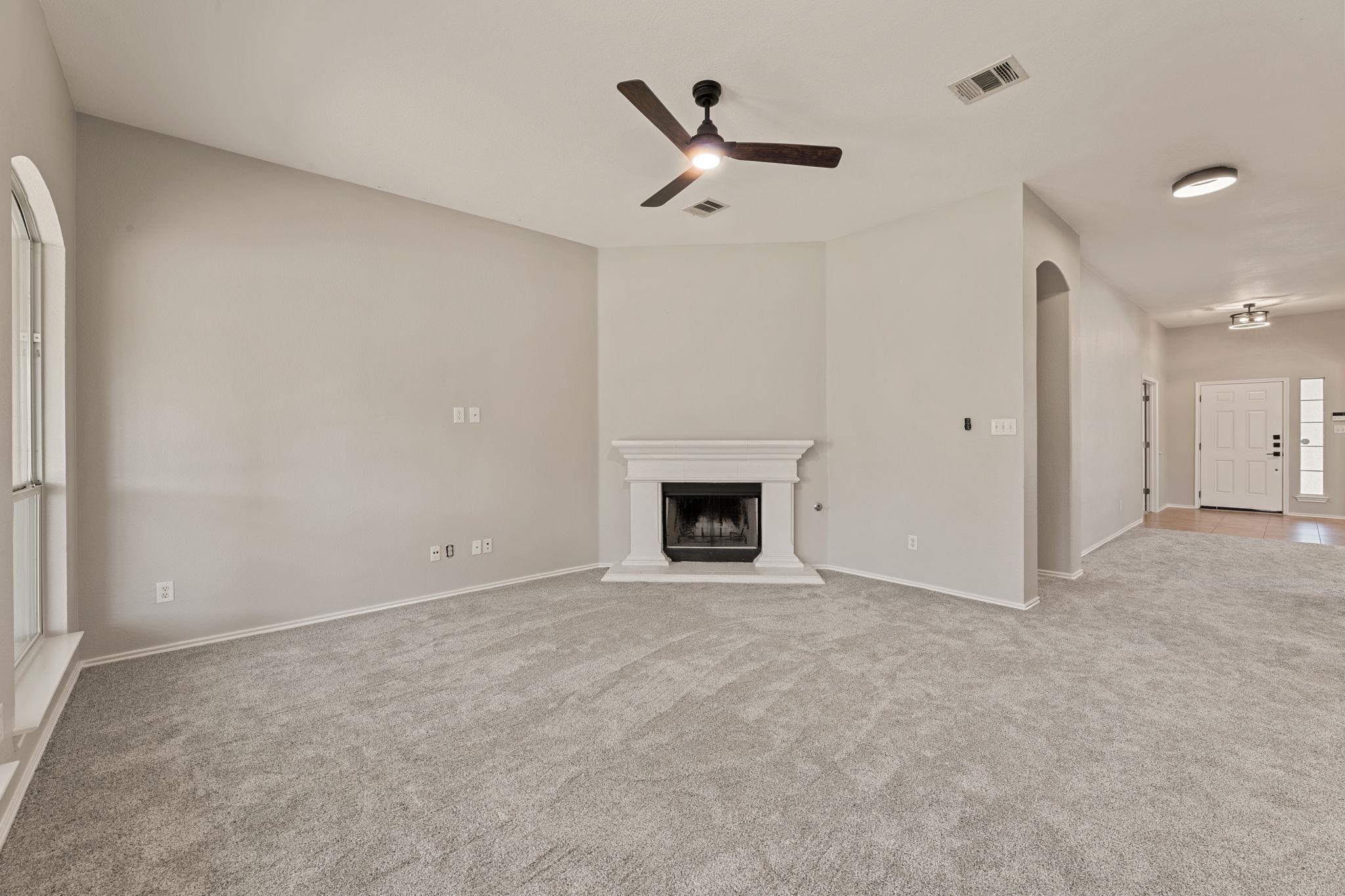 1129 Wigwam Dr, Leander, TX 78641