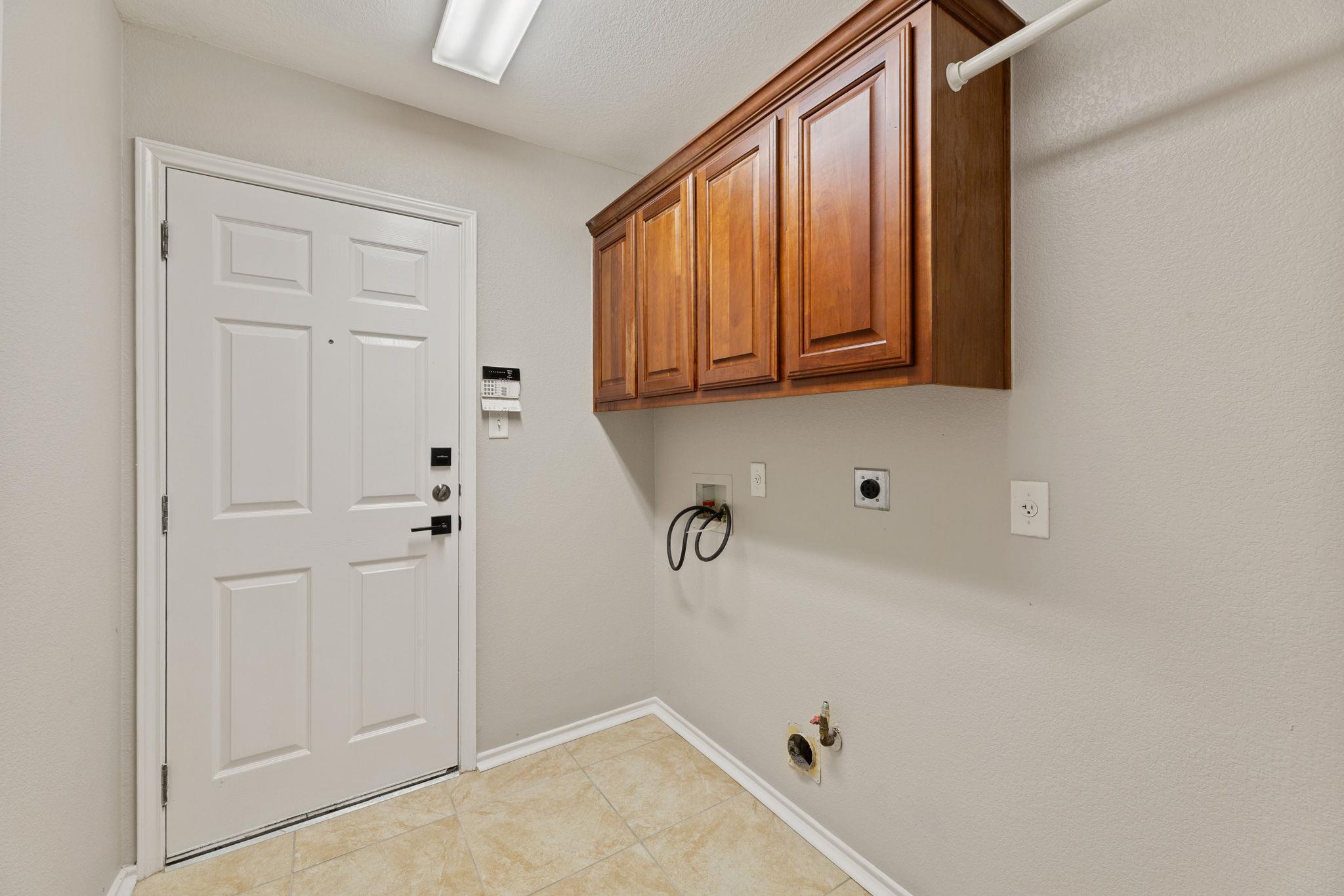 1129 Wigwam Dr, Leander, TX 78641