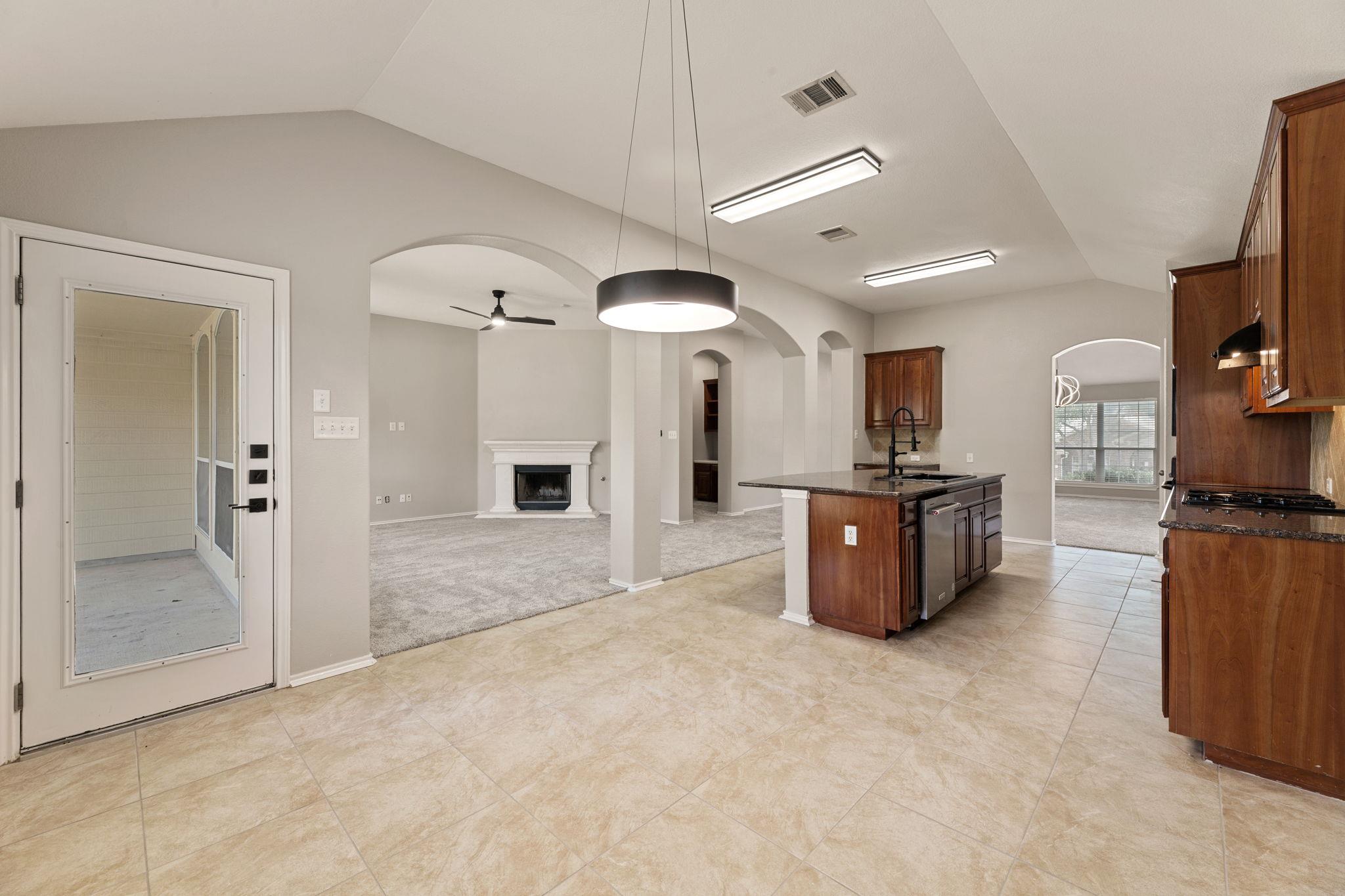 1129 Wigwam Dr, Leander, TX 78641