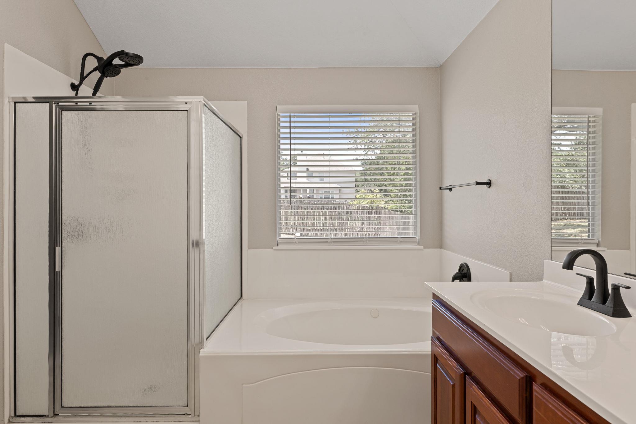 1129 Wigwam Dr, Leander, TX 78641