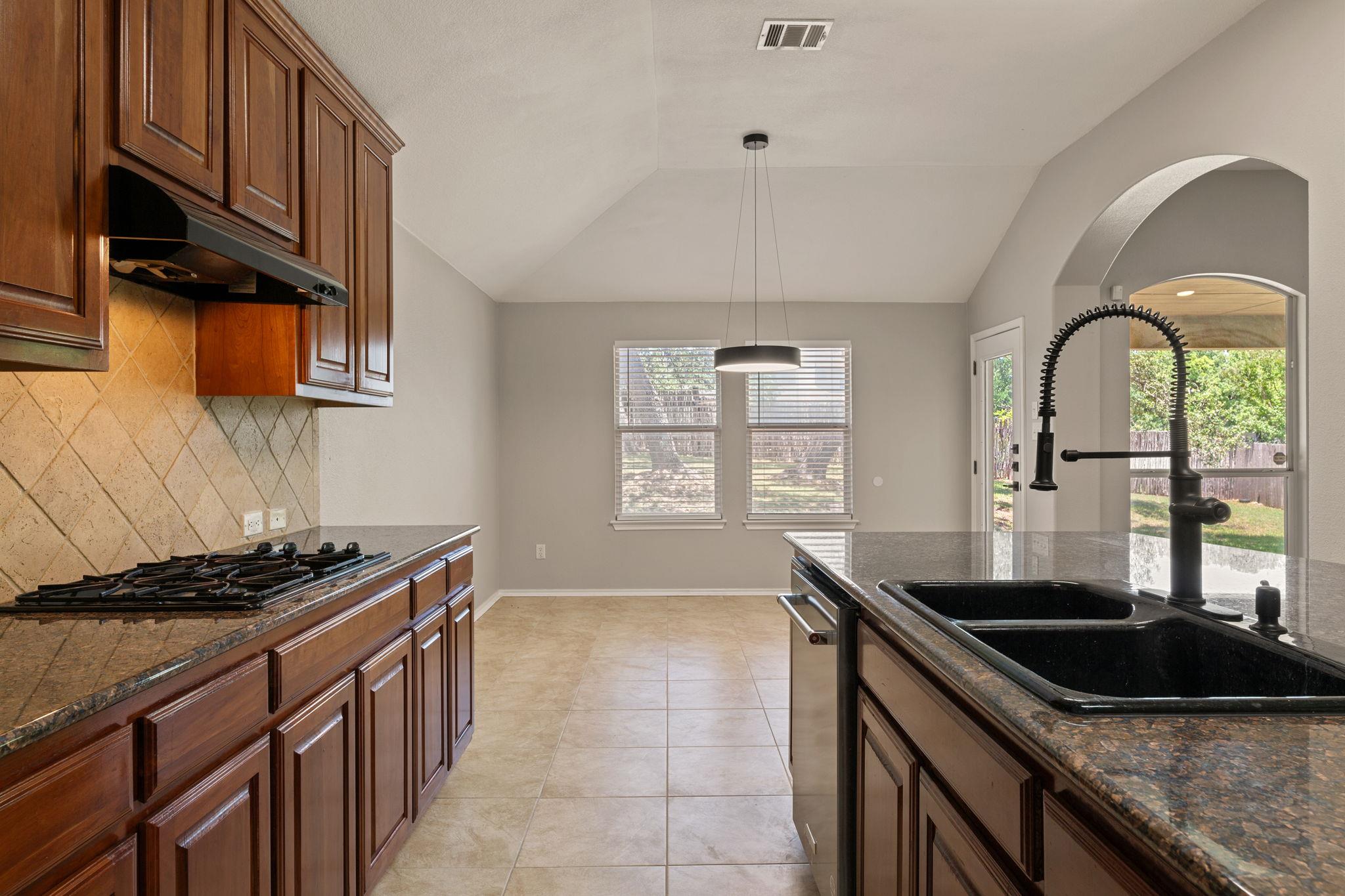 1129 Wigwam Dr, Leander, TX 78641