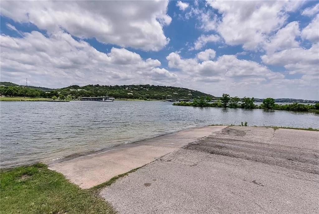 8116 Bronco Ln, Lago Vista, TX 78645